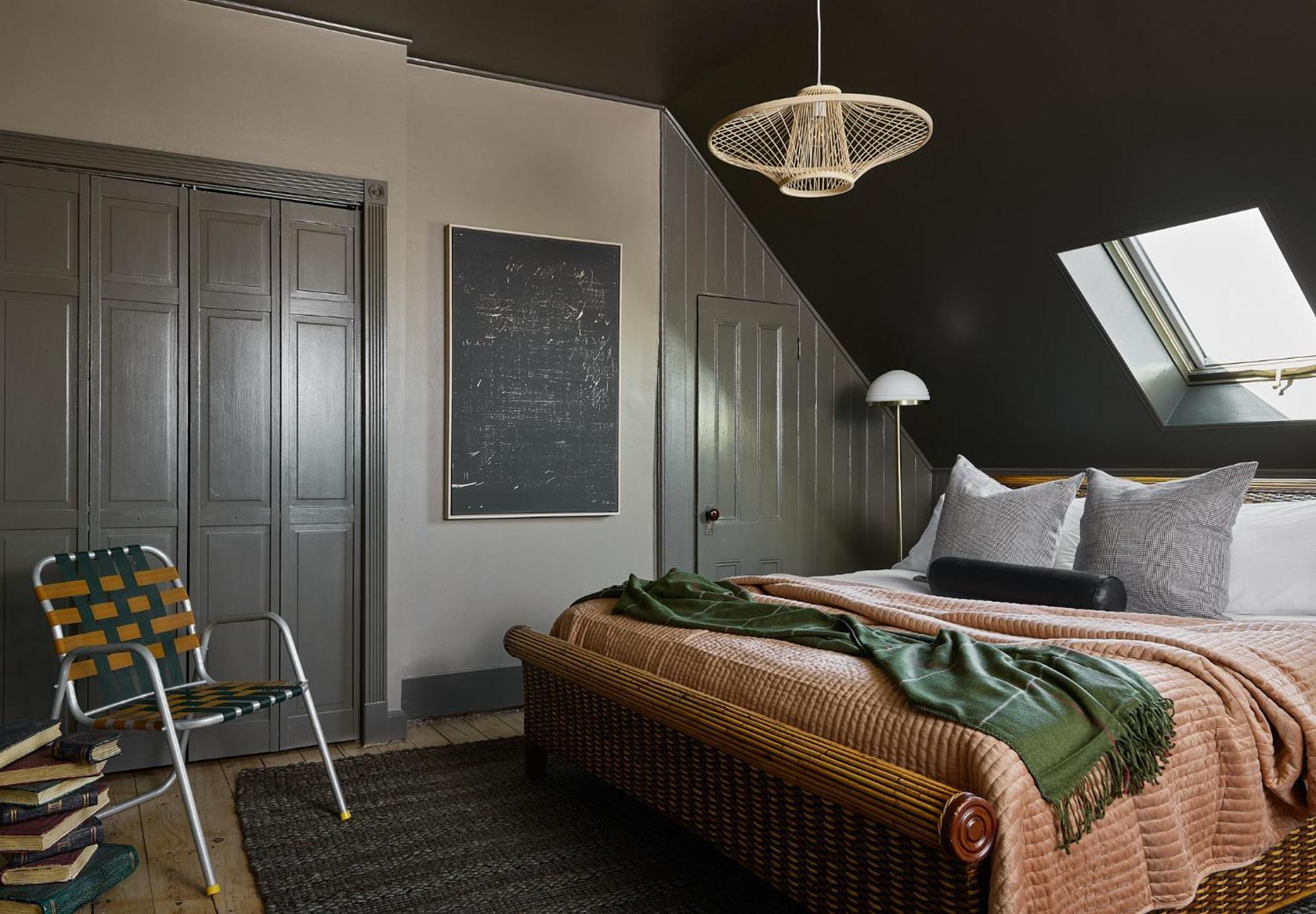 Mikey's Woodhouse Suite