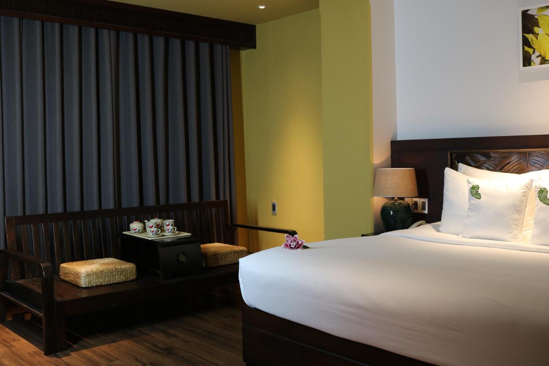 Schroeder Double Room minibar
