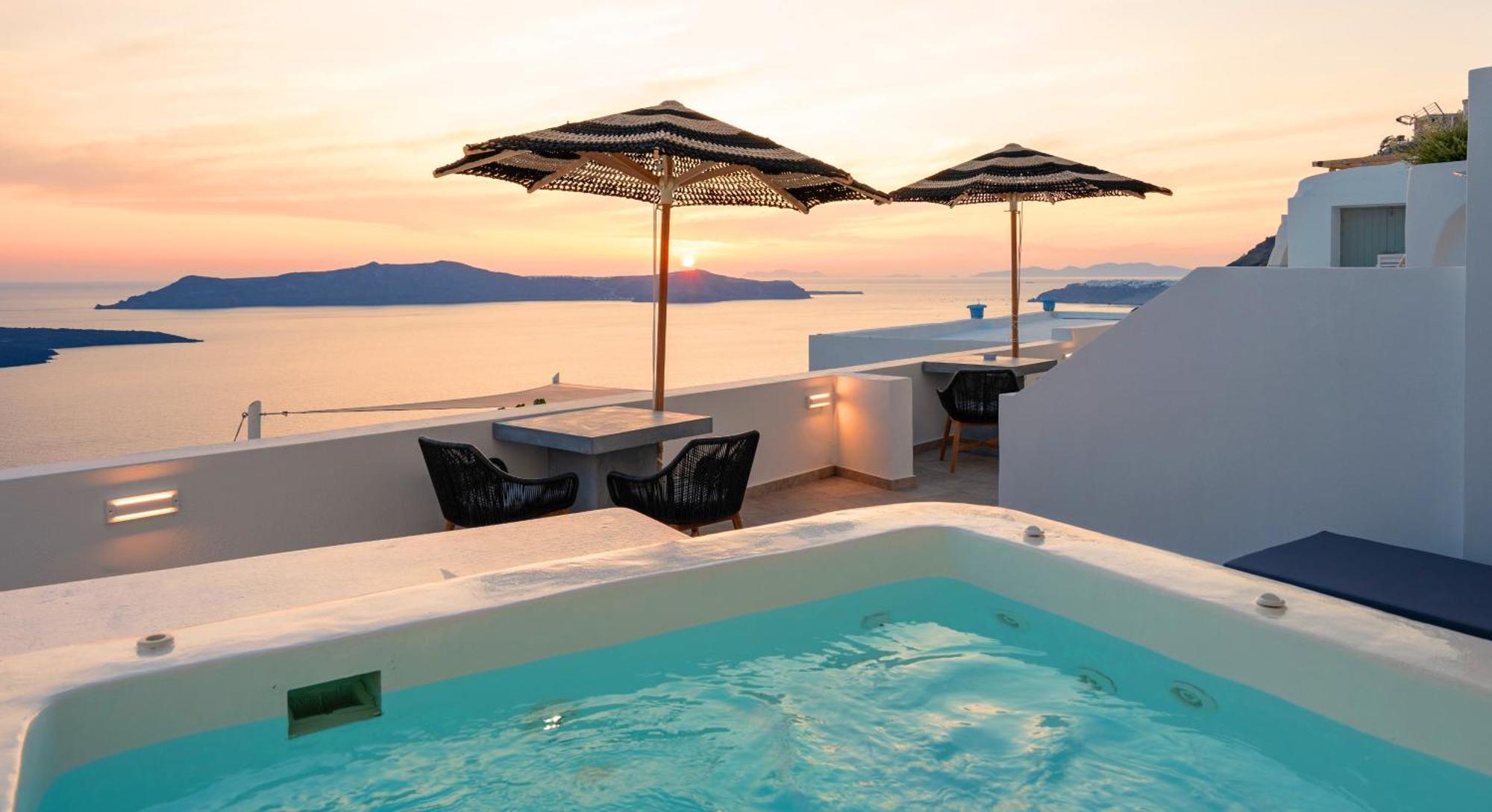 Inertia Suite Outdoor Hot Tub Caldera View
