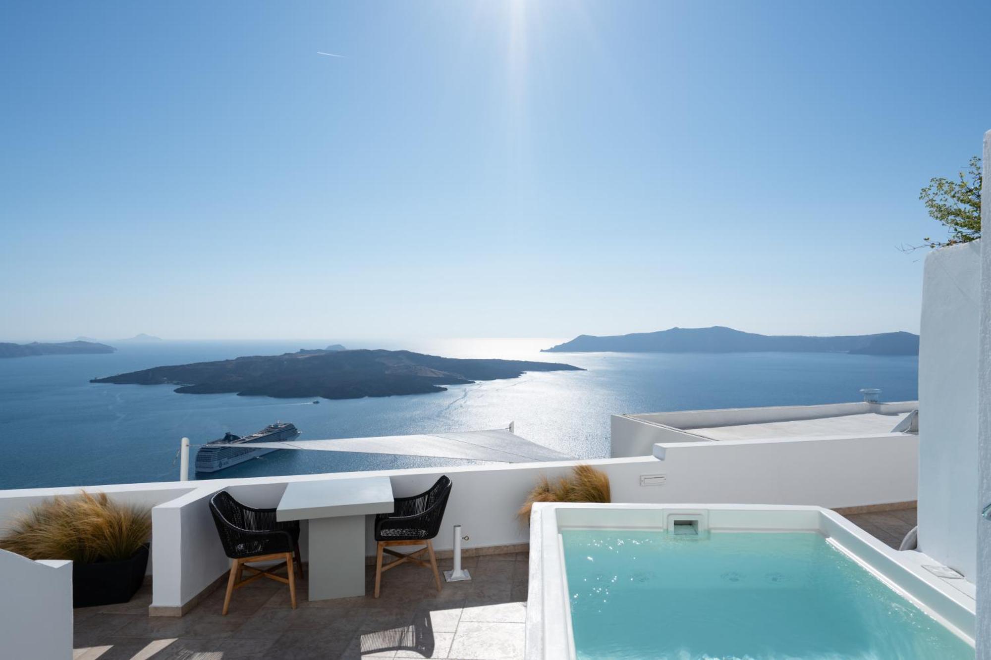 Eon Suite Outdoor Hot Tub Caldera View