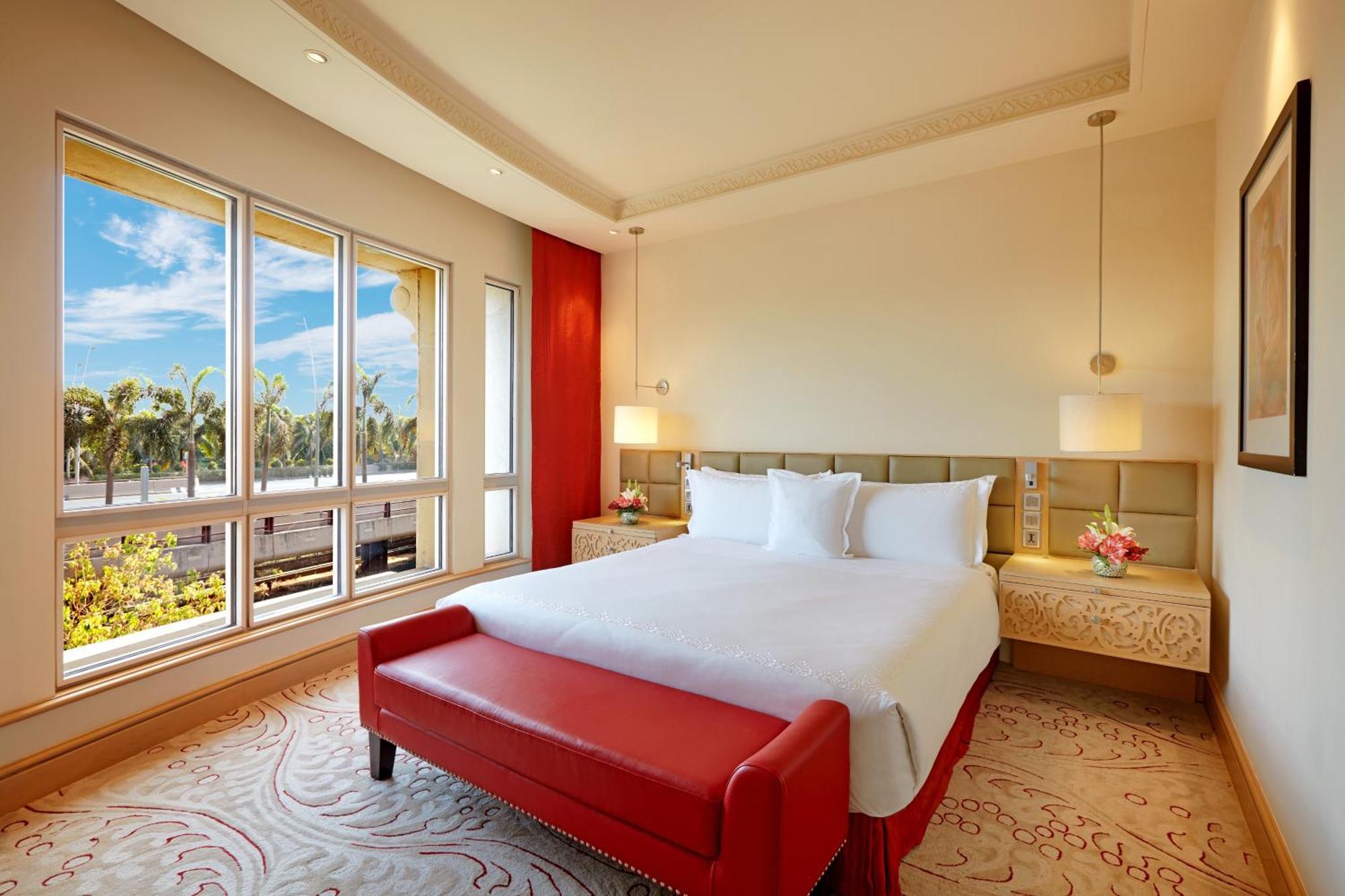 Deluxe King Suite  - Club Lounge Access, Airport pickup, Butler service , 15% off on Spa, Laundry, Food & Soft Beverage and Complimentary Luxury Hours from 6 to 8 PM
