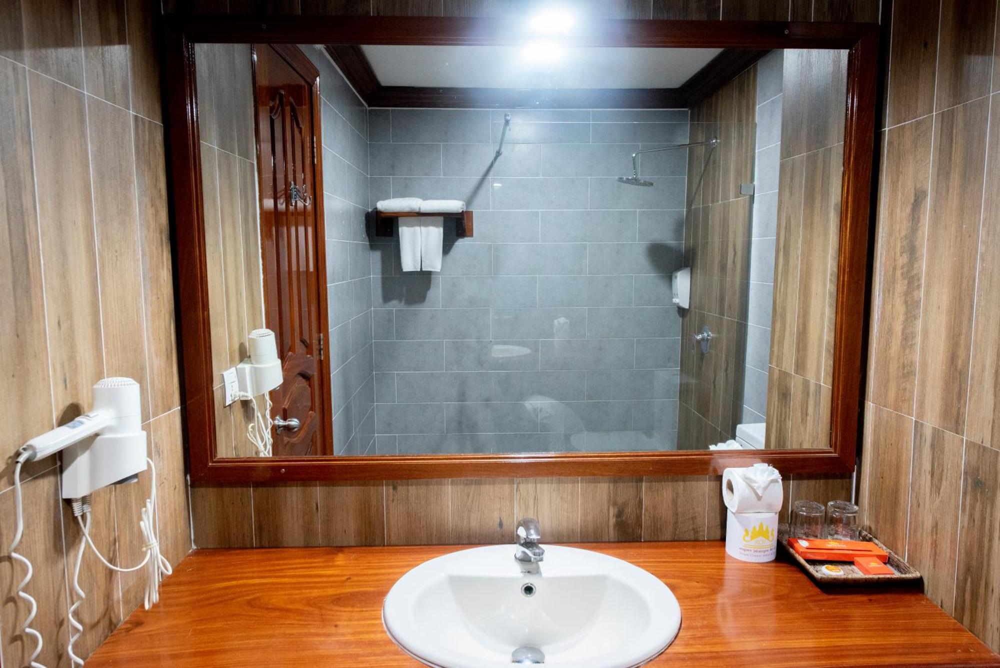 Royal Crown Suite