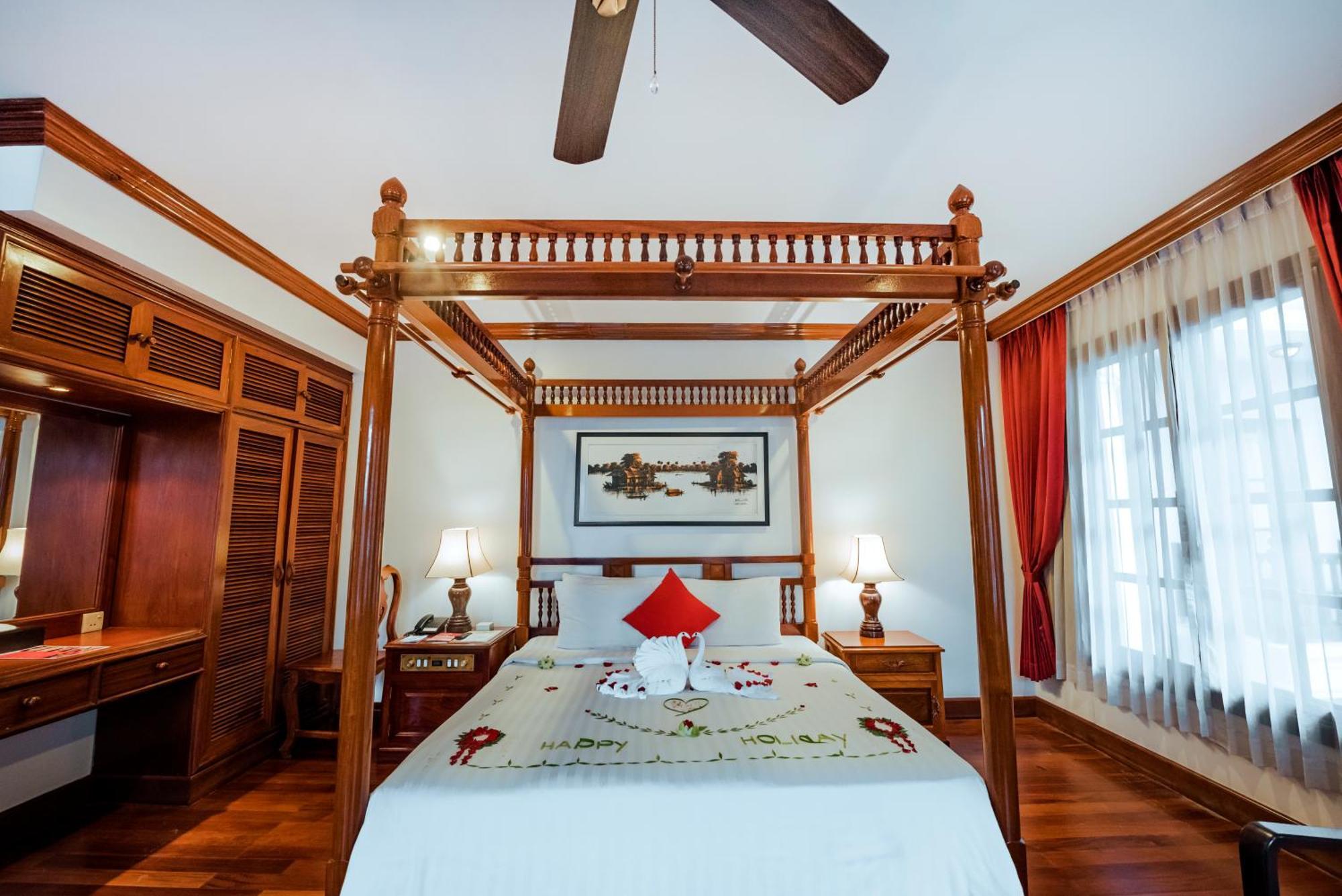 Royal Crown Suite
