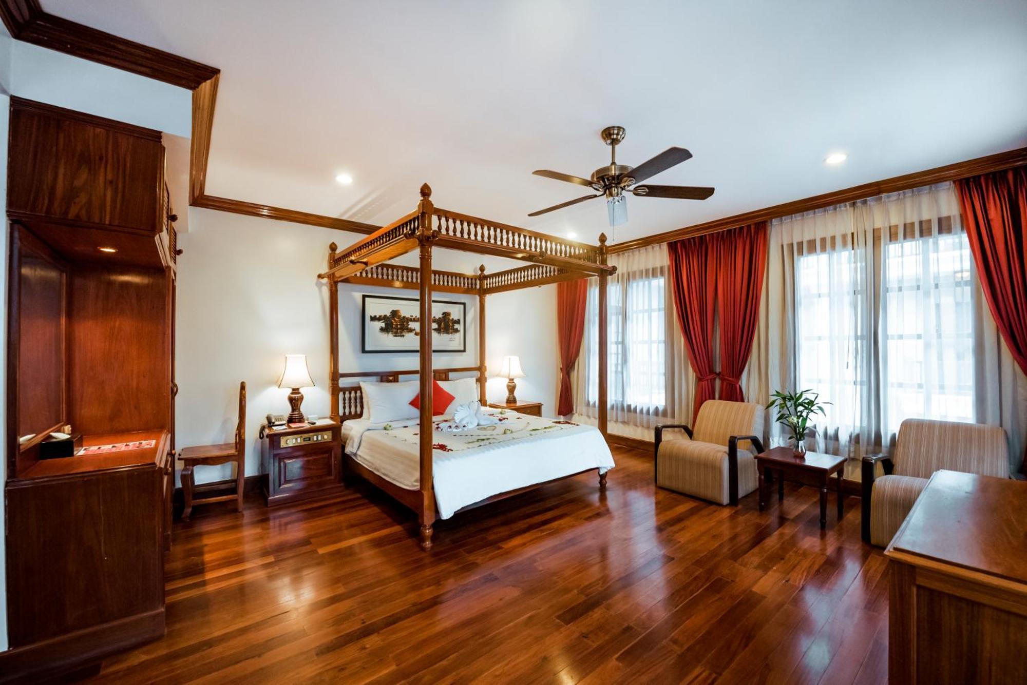 Royal Crown Suite