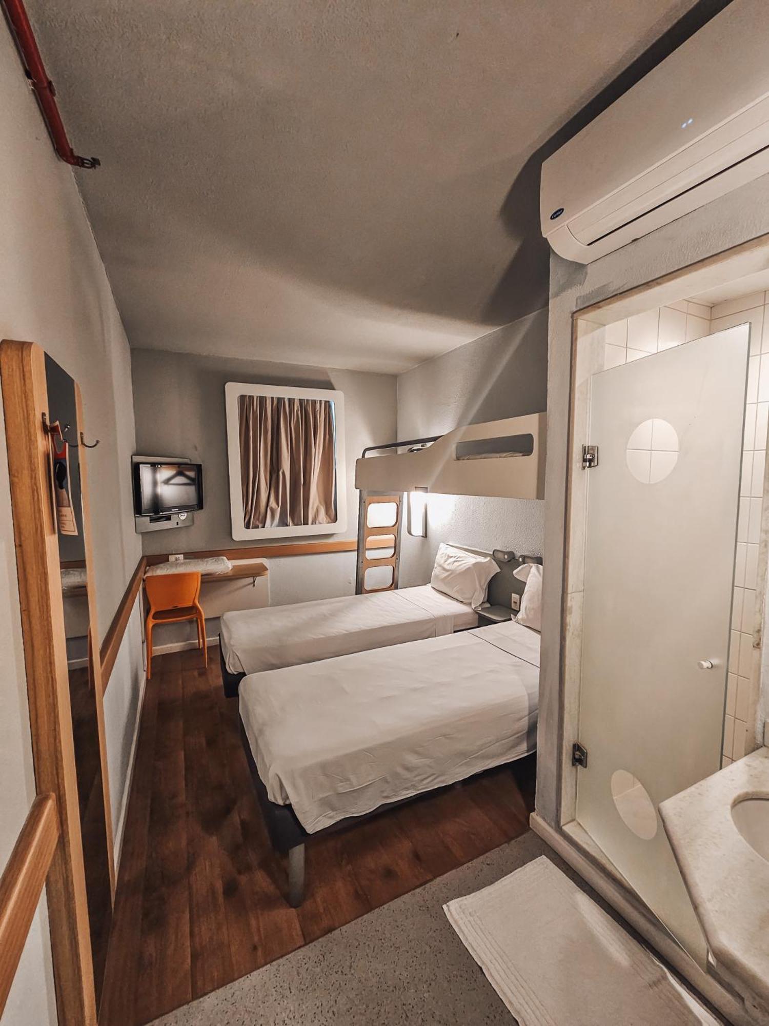 Standard Room Twin Bed Bunk Bed