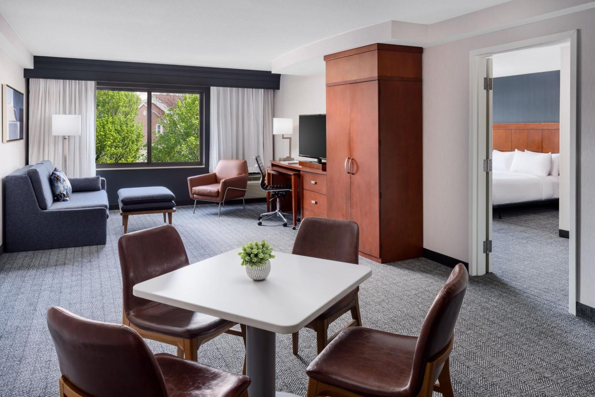 One-Bedroom Executive King Suite Sofa Bed