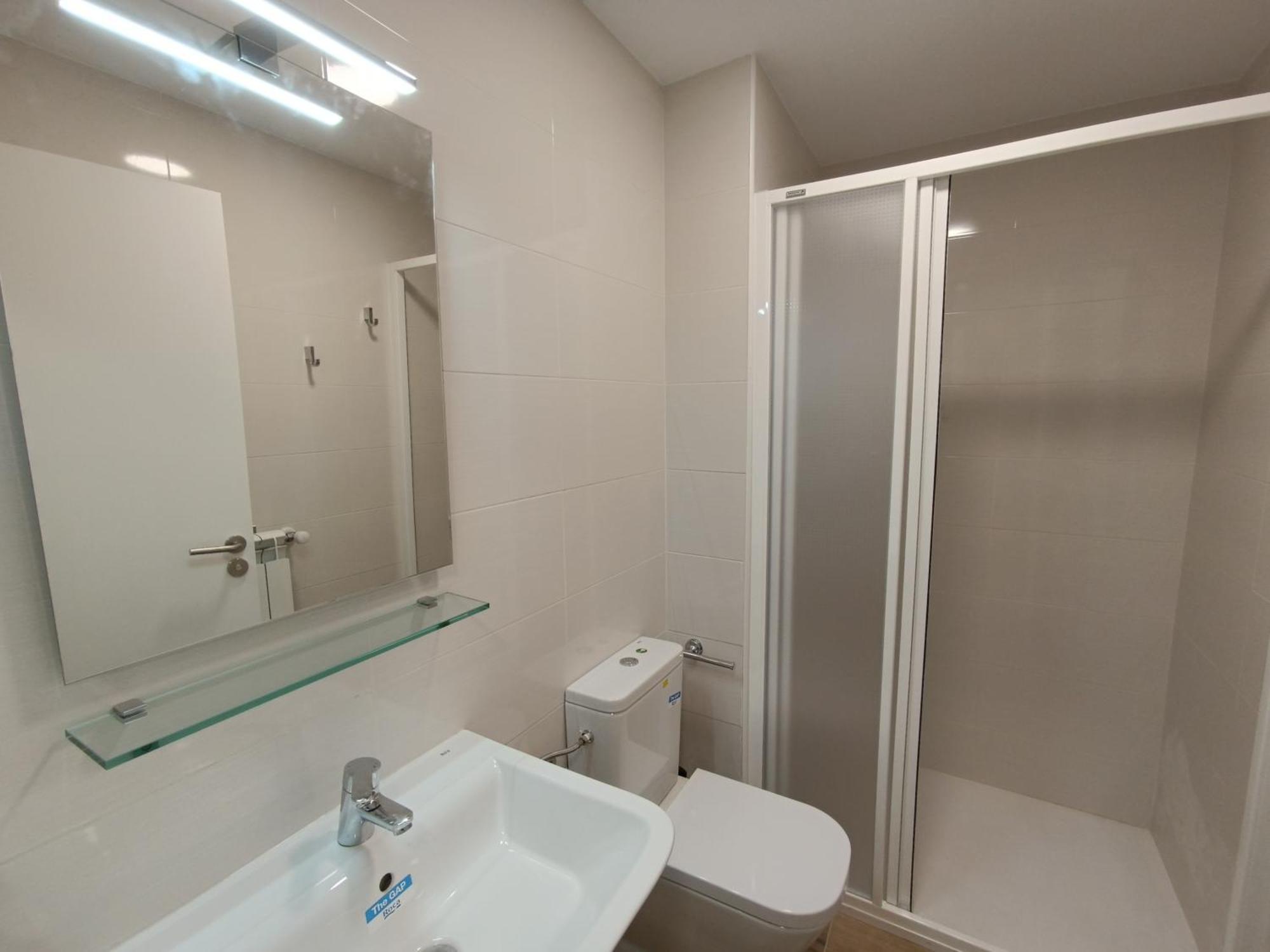 Single Bed 4-Bed Dormitory Room