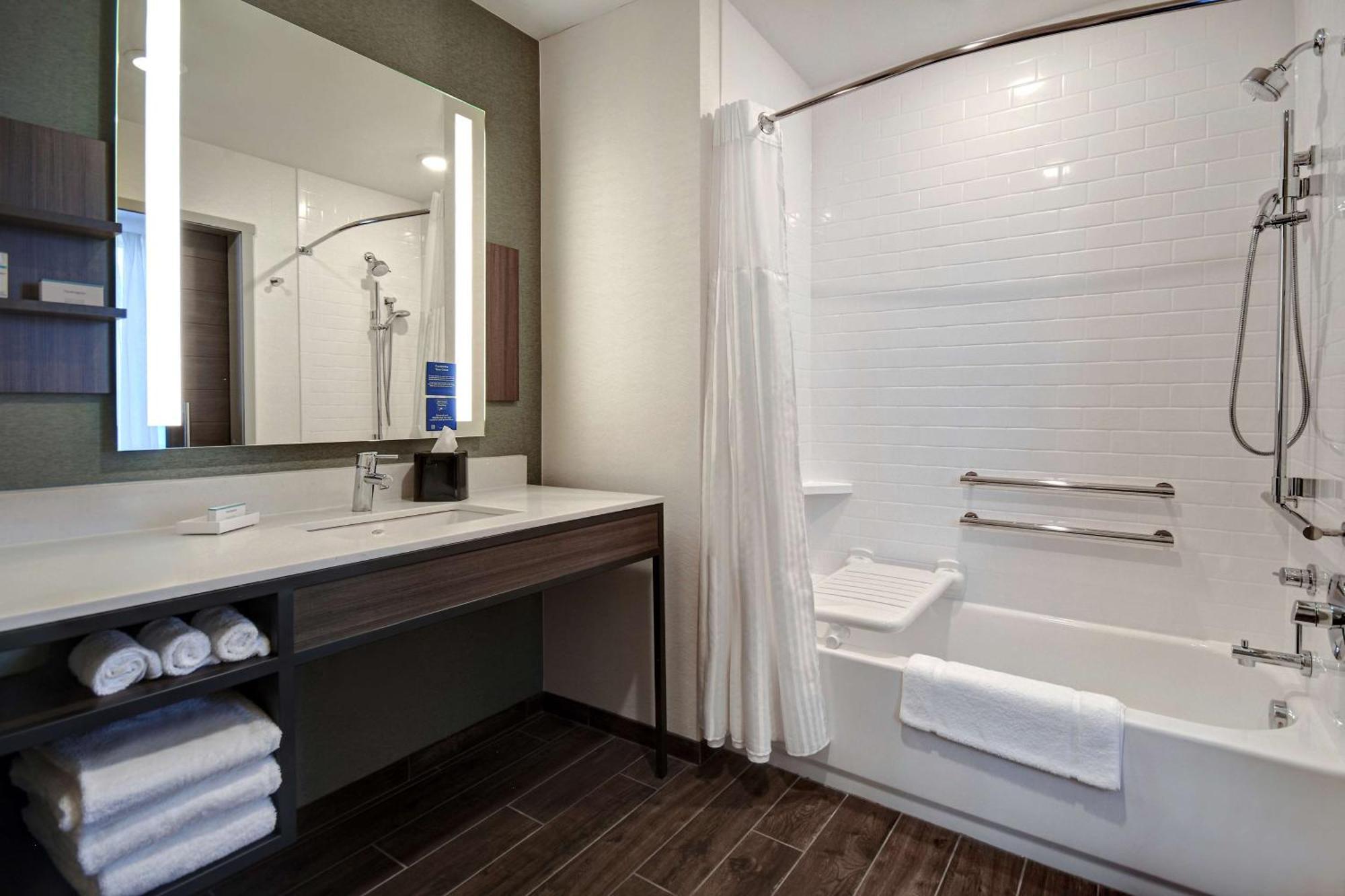 Deluxe King Room - Mobility Access