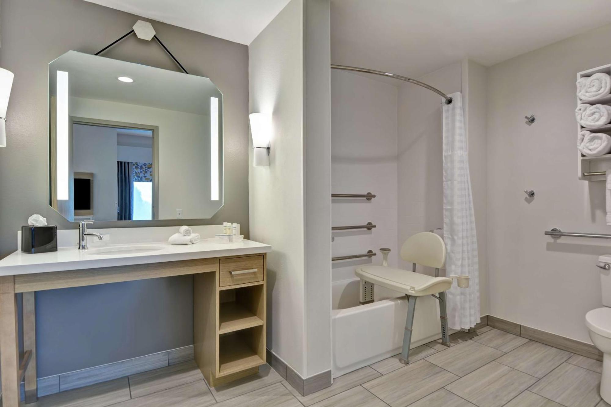 King Studio Suite Mobility Access or Non-Smoking