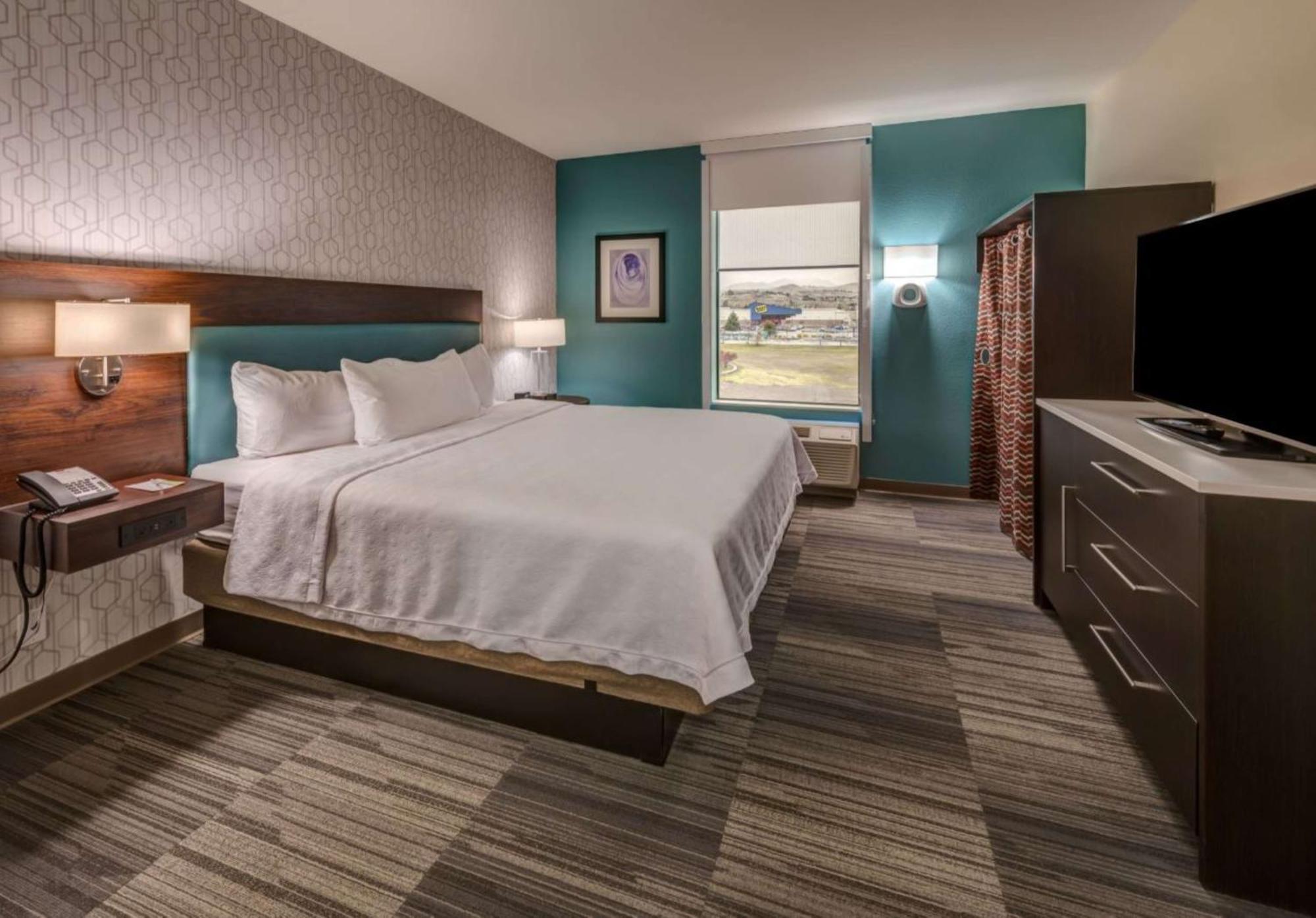 One-Bedroom King Suite - Non-Smoking