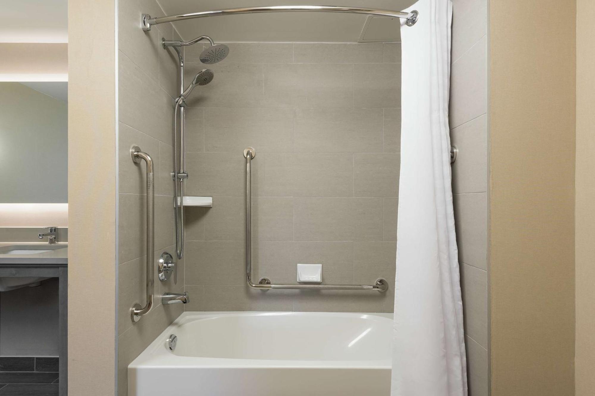 King Studio Suite - Mobility Access/Non-Smoking