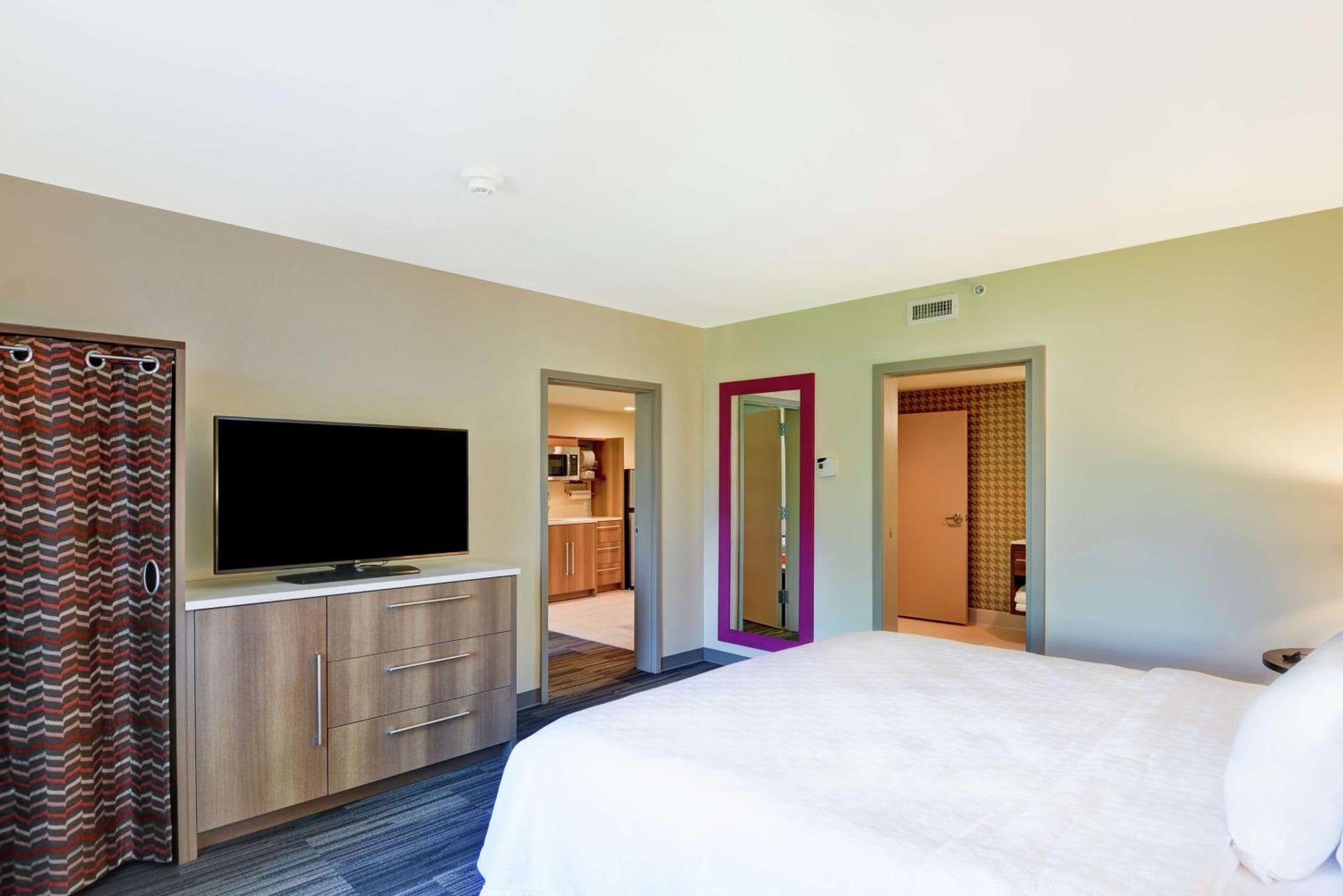 One-Bedroom King Suite - Non-Smoking