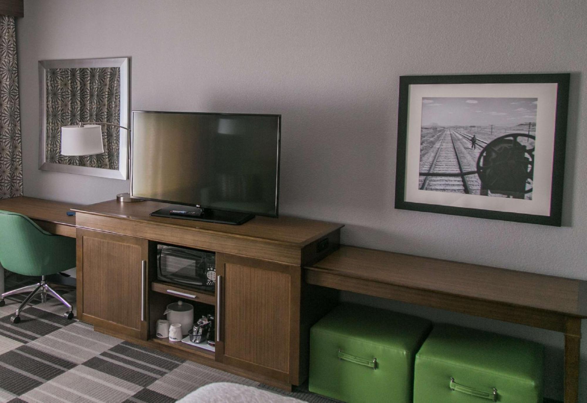 King Room with Sofa Bed and Roll-In Shower - Mobility Access/Non-Smoking