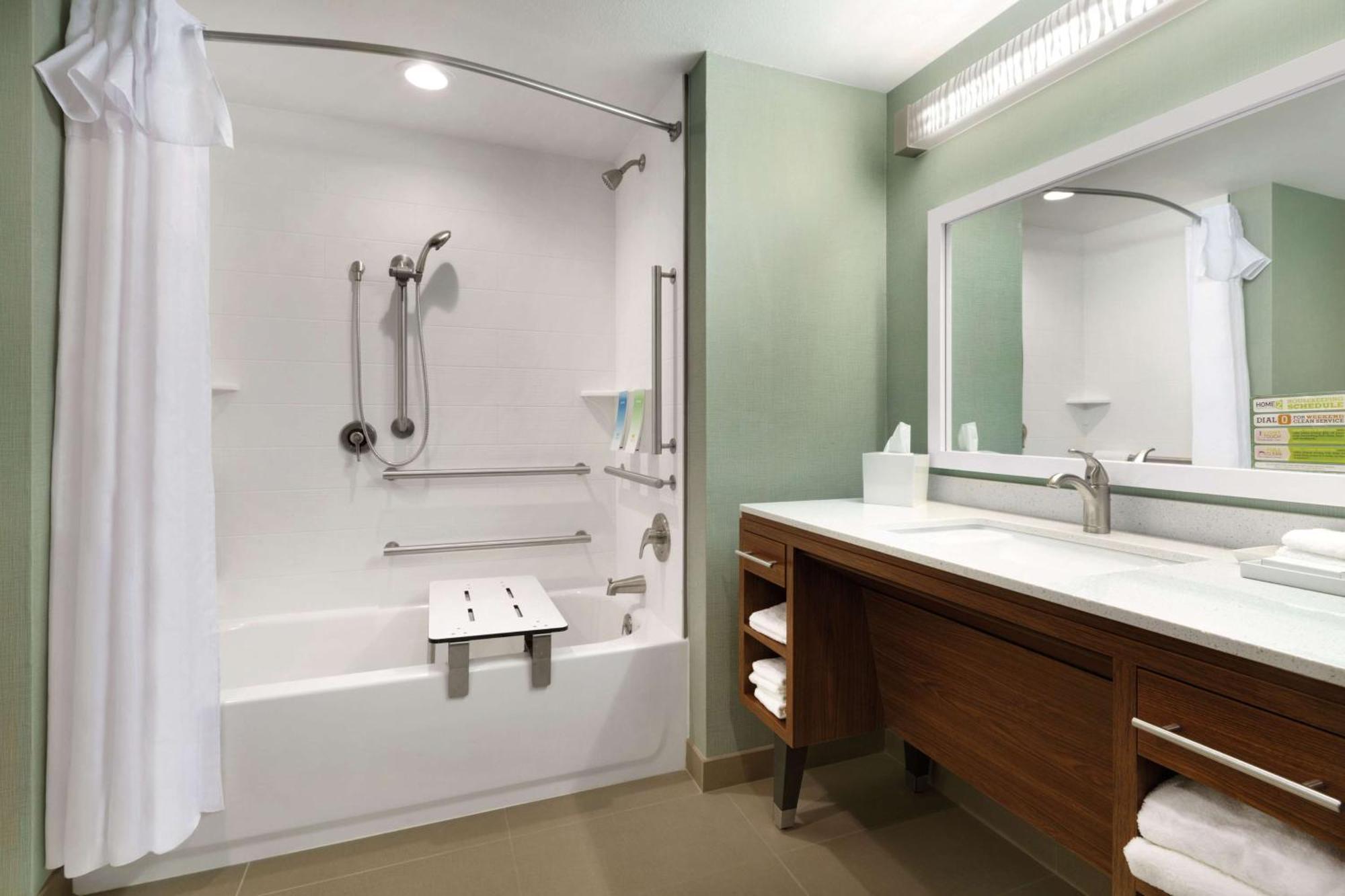 King Studio Suite Mobility Access or Non-Smoking
