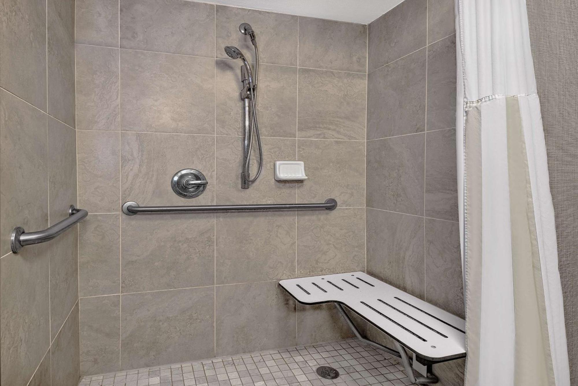 Queen Room with Two Queen Beds and Roll-In Shower - Mobility Access