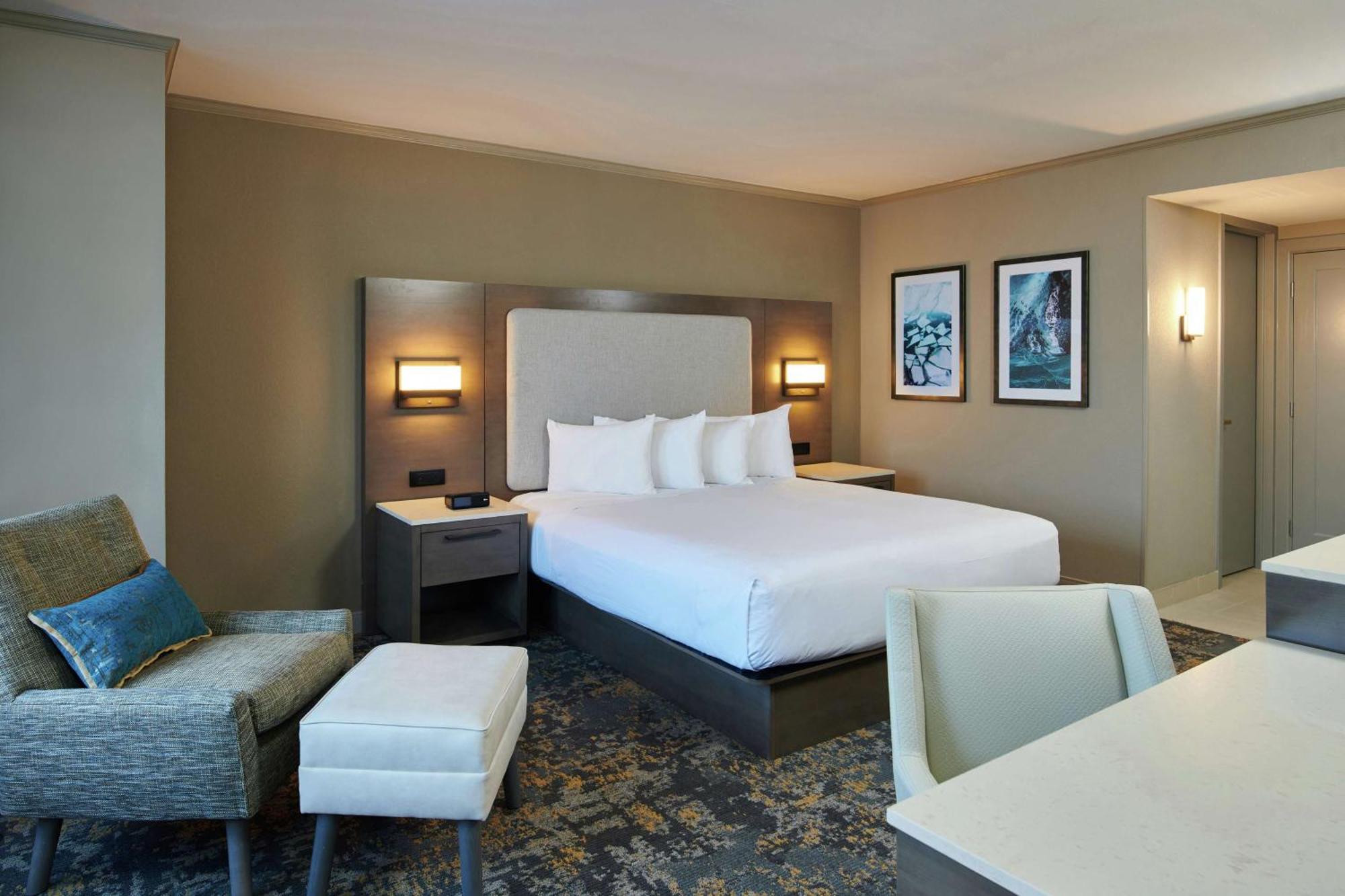 Deluxe King Room