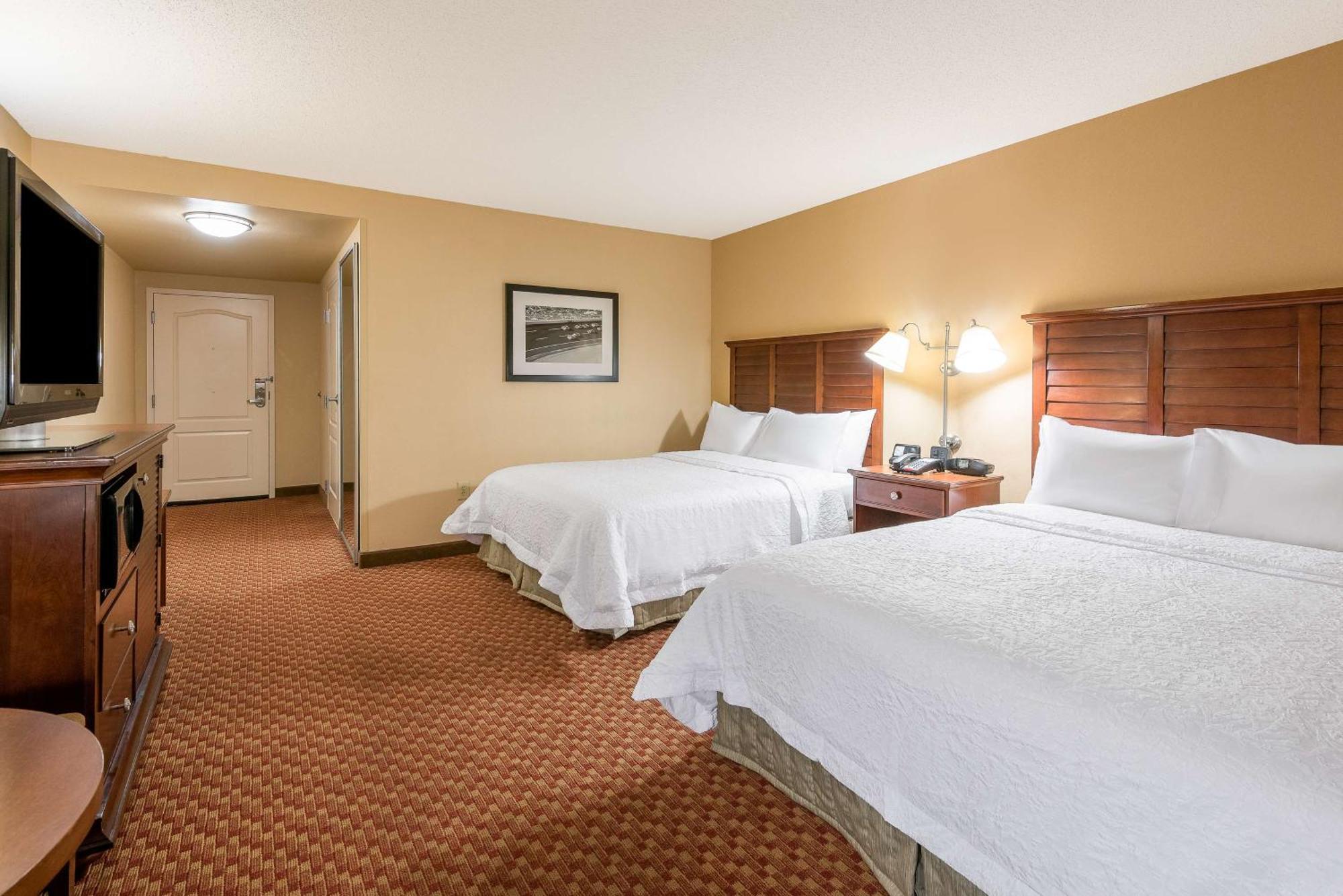 Queen Room Two Queen Beds Mobility Hearing Access or Non-Smoking