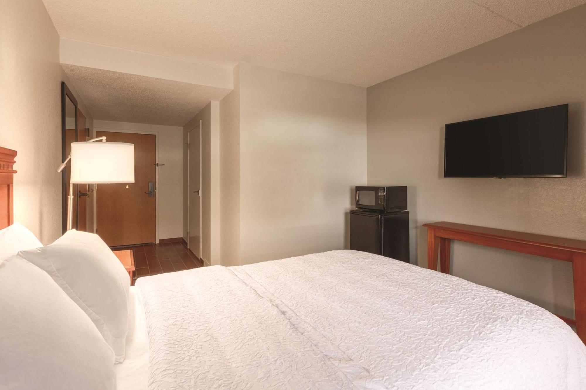 Double Room Bath Tub Mobility Access or Non-Smoking