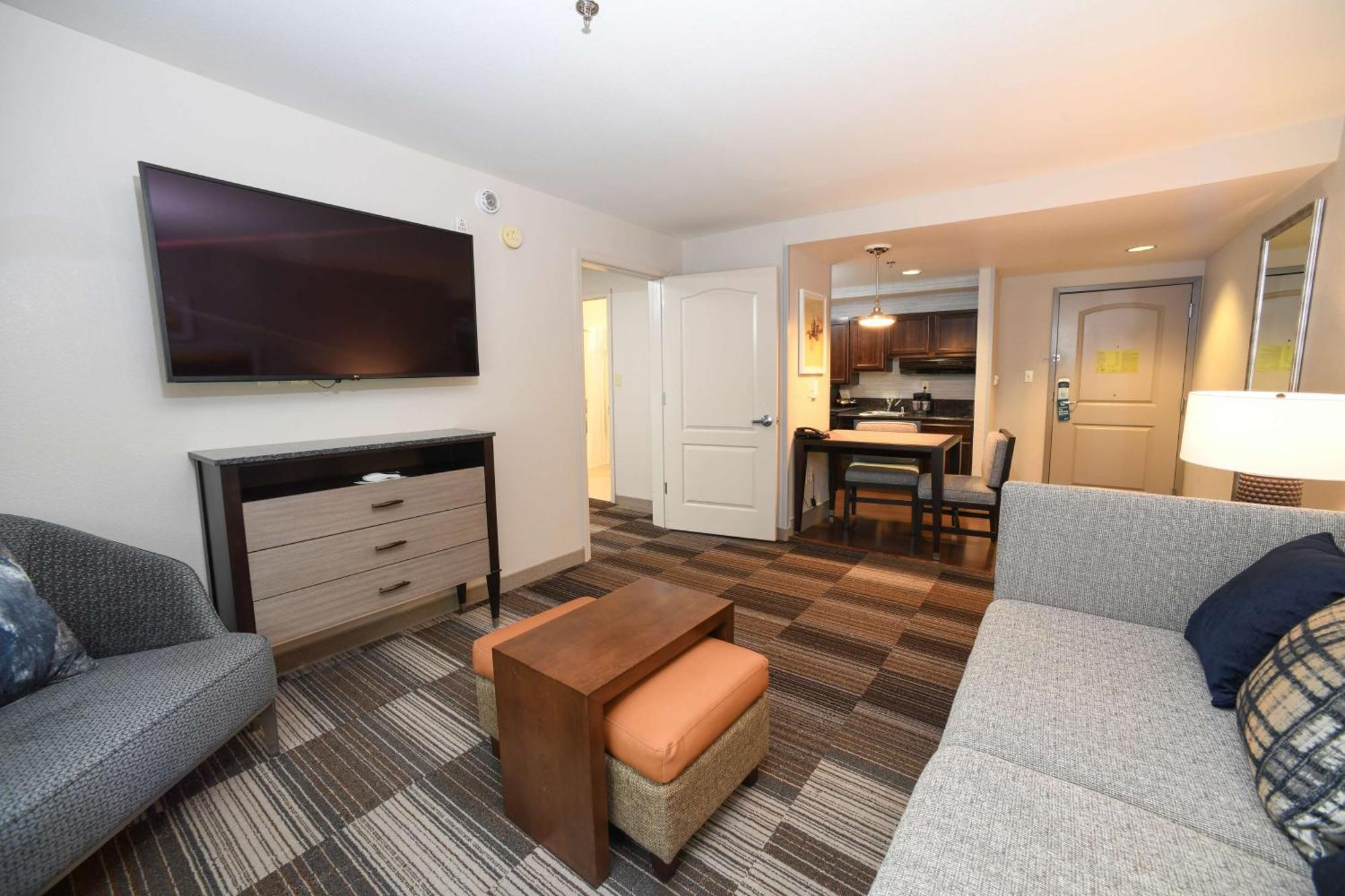 One-Bedroom Queen Suite Two Queen Beds Non-Smoking
