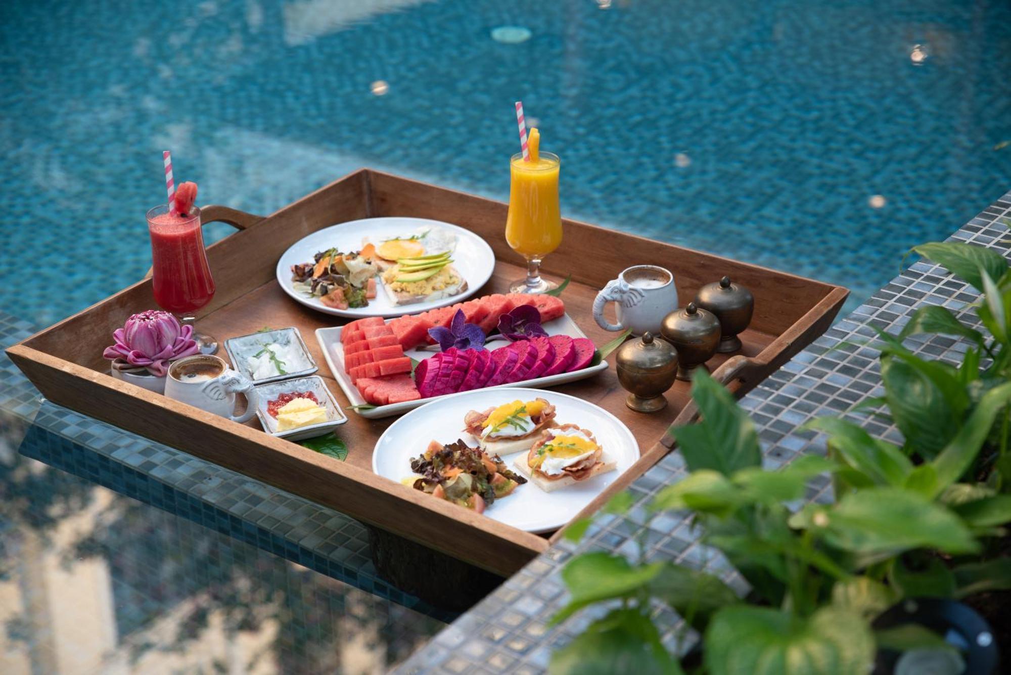 The exclusive villa Workspace Afternoon Tea Tree planting