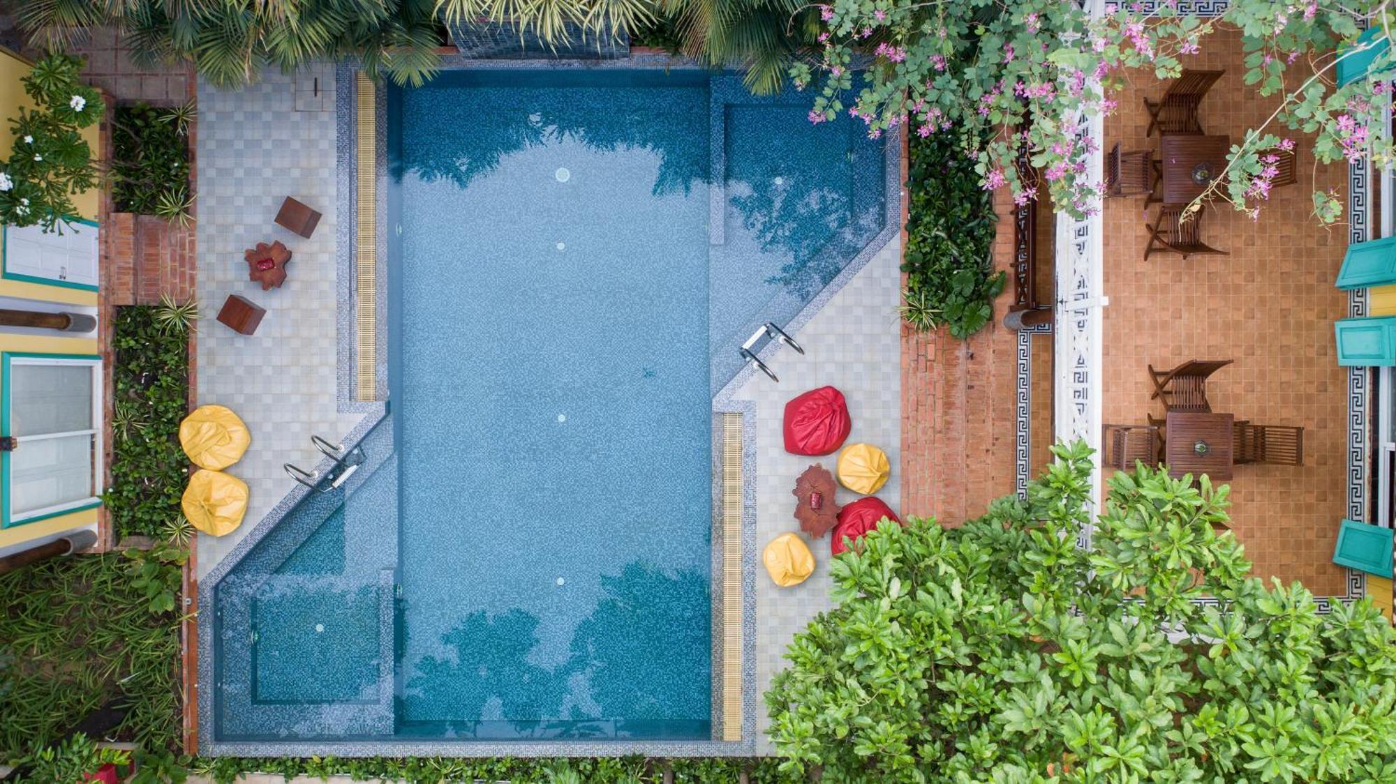 The exclusive villa Workspace Afternoon Tea Tree planting