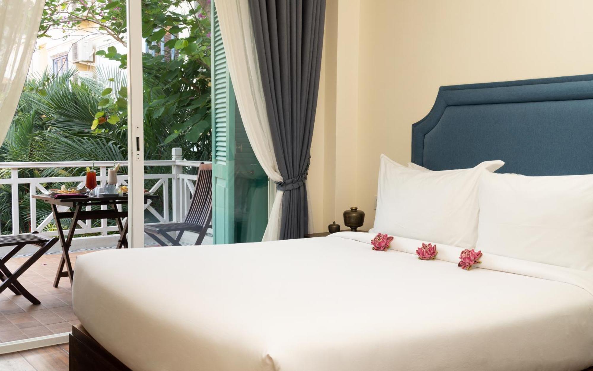 The exclusive villa Workspace Afternoon Tea Tree planting