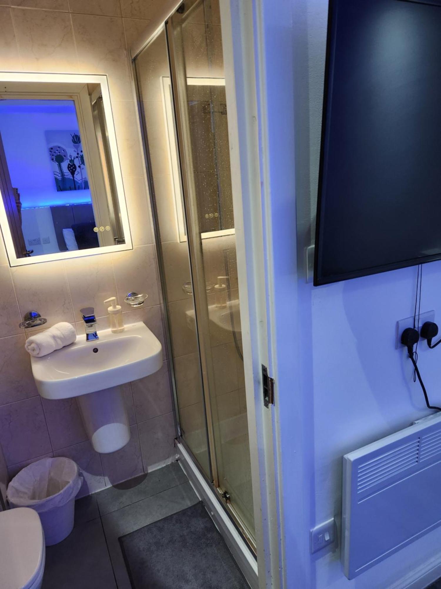 Double Room Private Bathroom