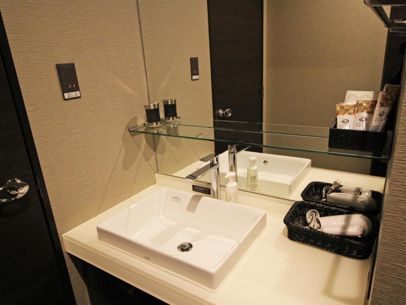 Standard Double Room Shower Non-Smoking