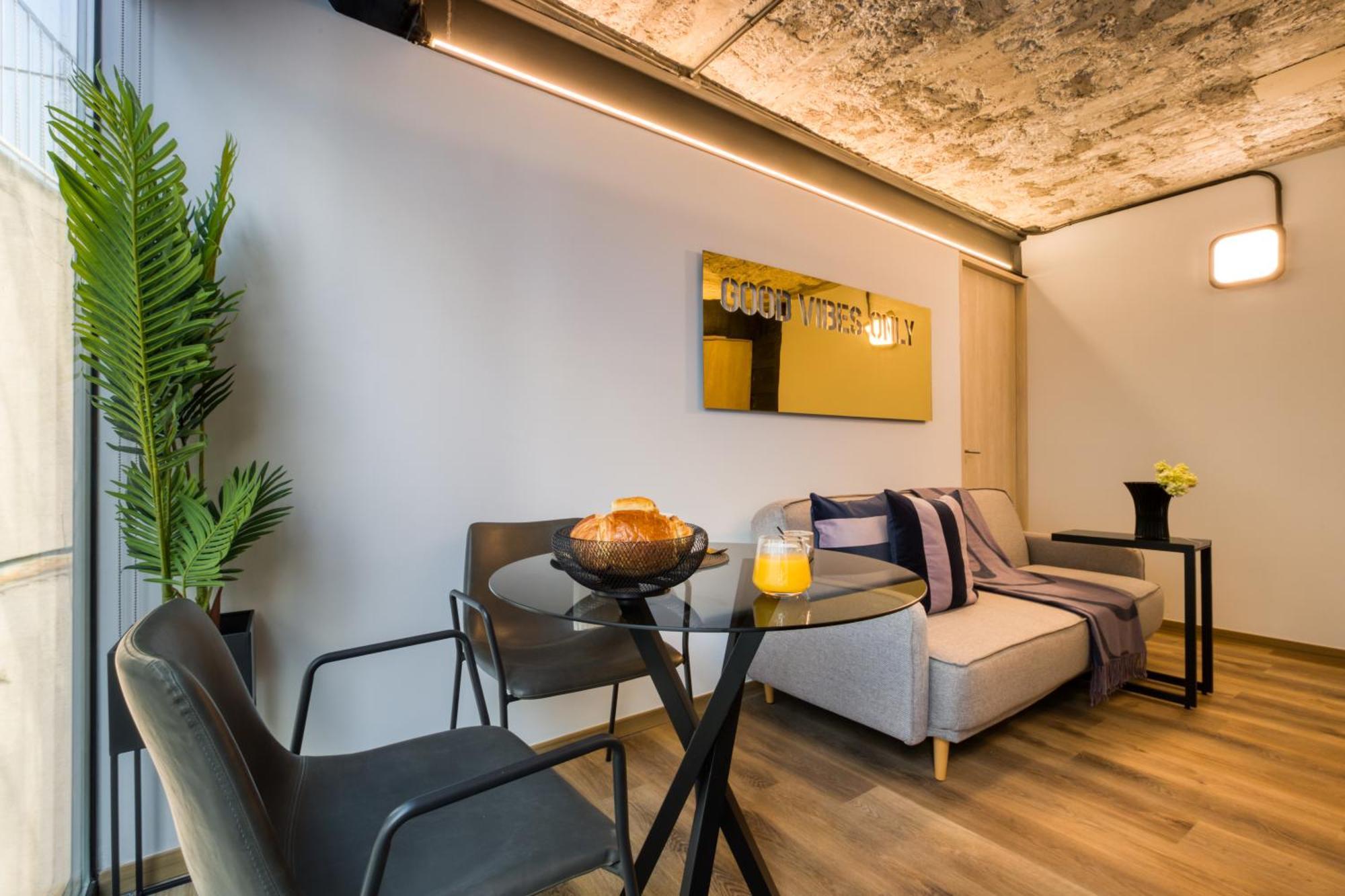Urban One-Bedroom Apartment