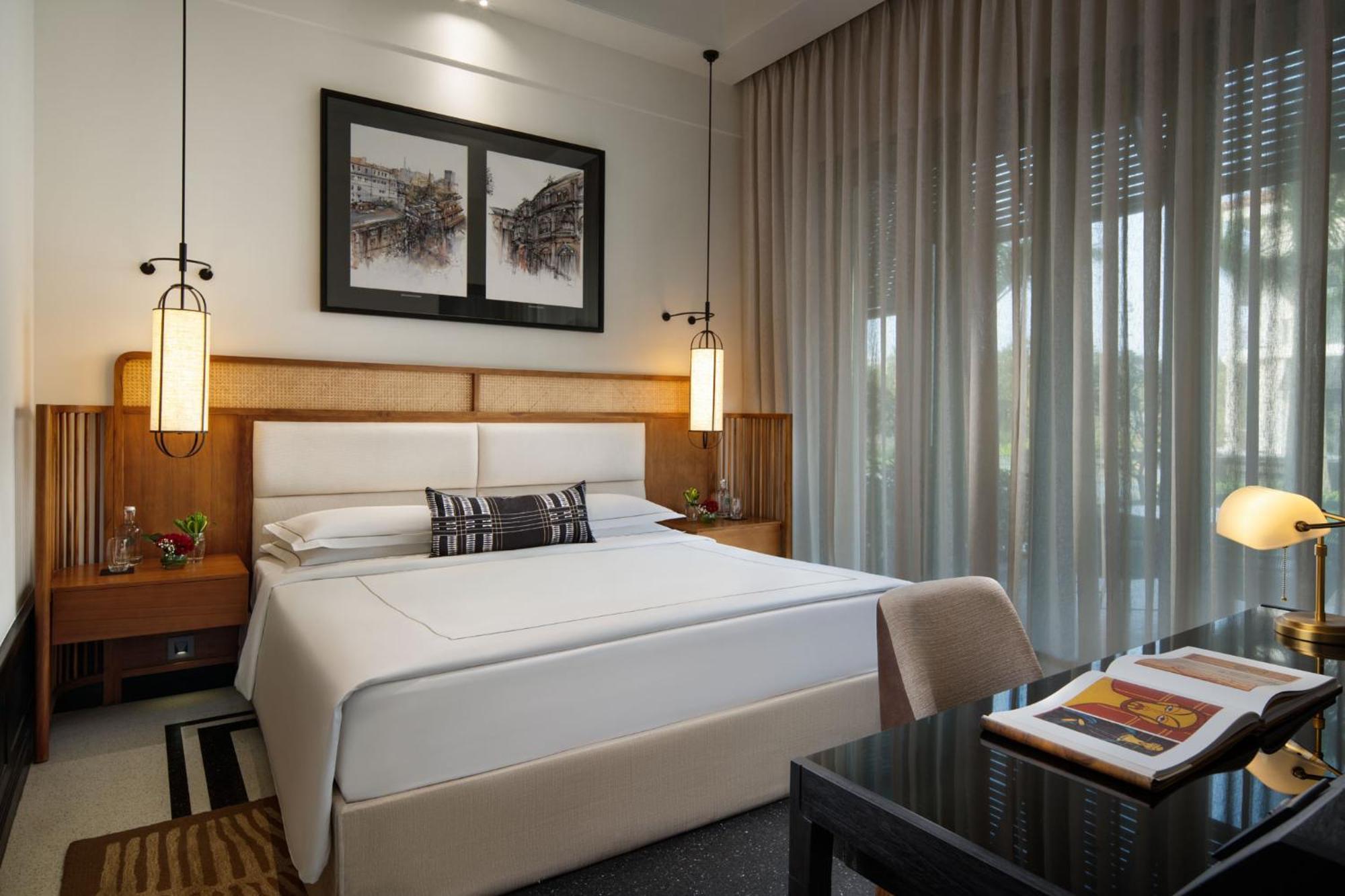 Luxury Suite Lake View Sit-out