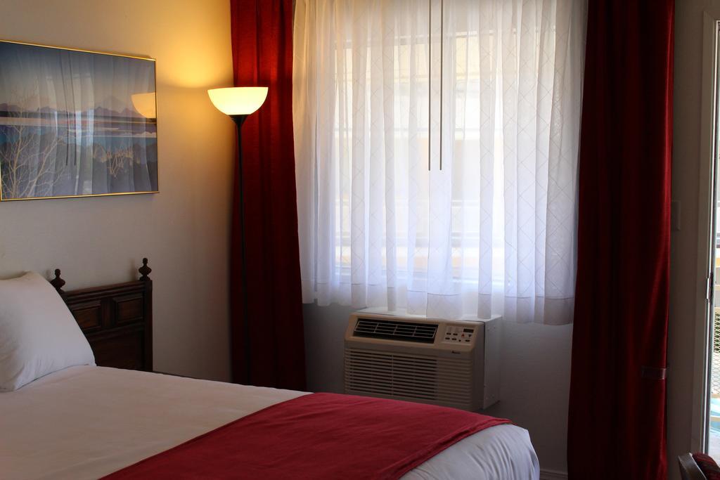 Standard Queen Room