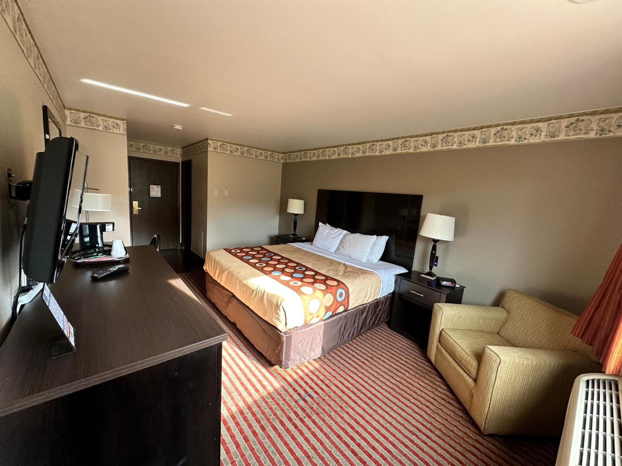 King Room with Tub - Mobility Accessible/Non Smoking