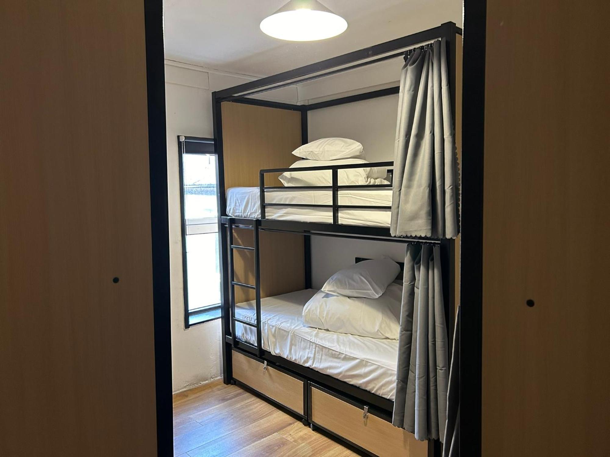 Single Bed 6-Bed Dormitory Room