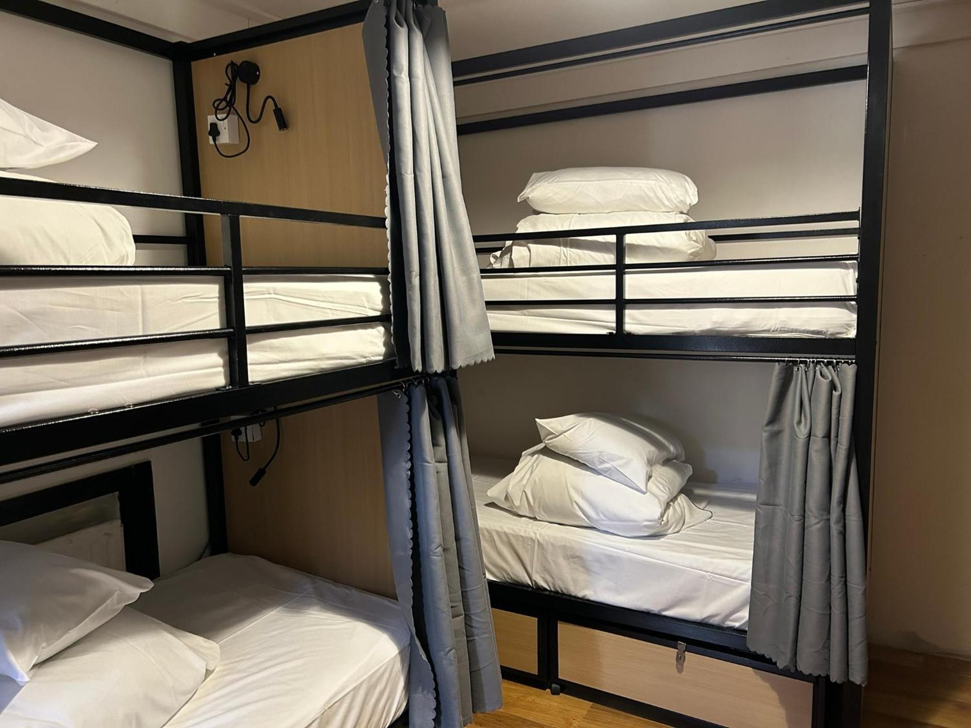 Single Bed 6-Bed Dormitory Room