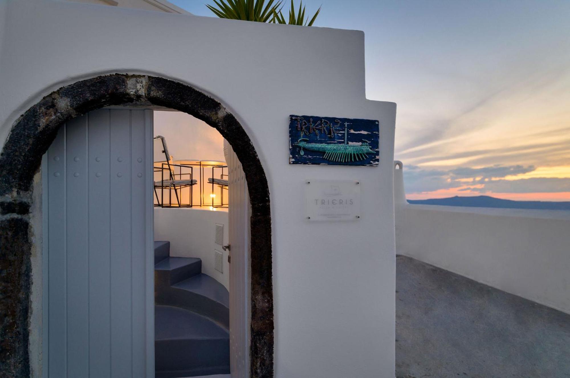 Elegant two-bedroom duplex Hot Tubs Private Pool & Caldera View