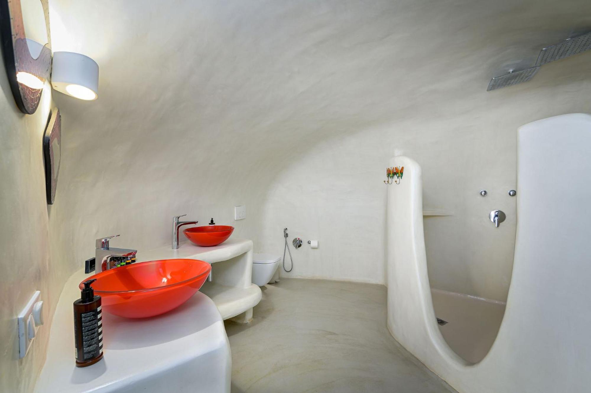 Elegant two-bedroom duplex Hot Tubs Private Pool & Caldera View
