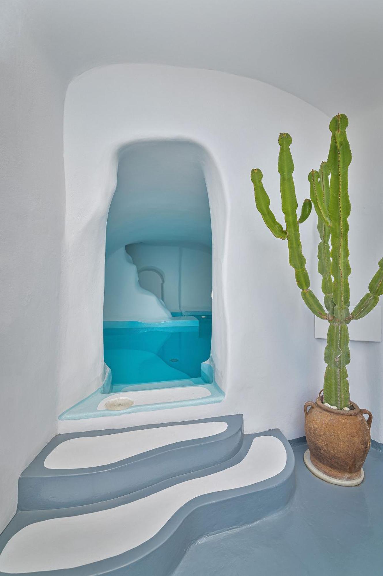 Elegant two-bedroom duplex Hot Tubs Private Pool & Caldera View