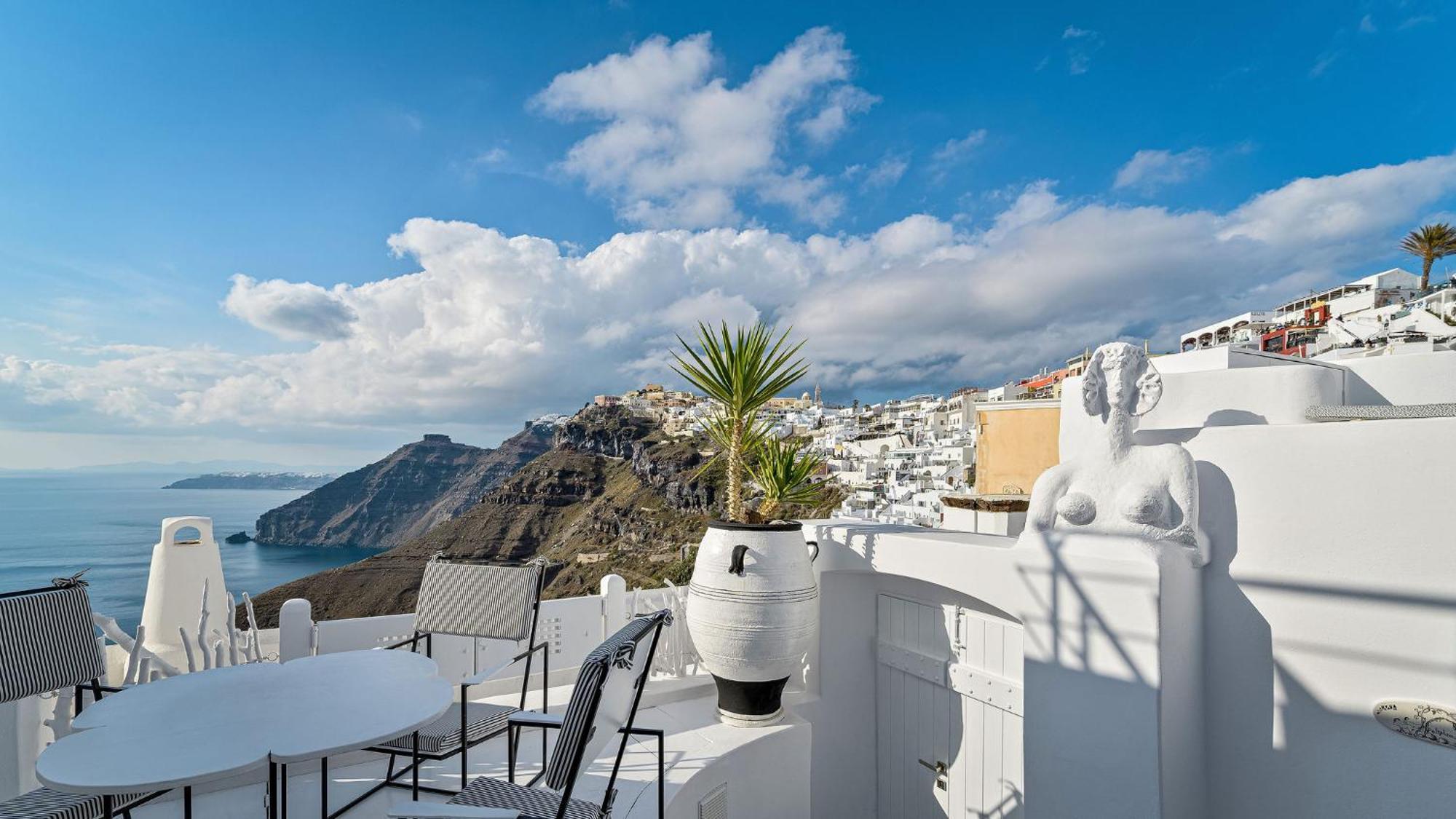 Elegant two-bedroom duplex Hot Tubs Private Pool & Caldera View