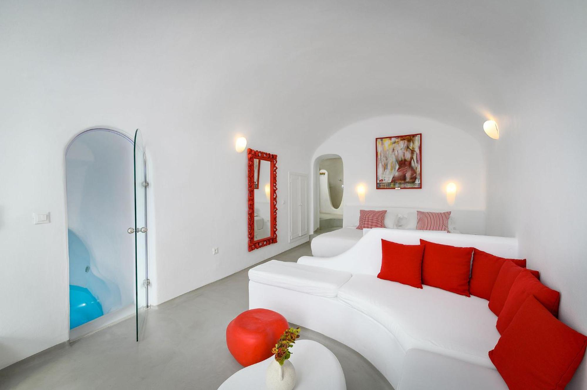 Elegant two-bedroom duplex Hot Tubs Private Pool & Caldera View