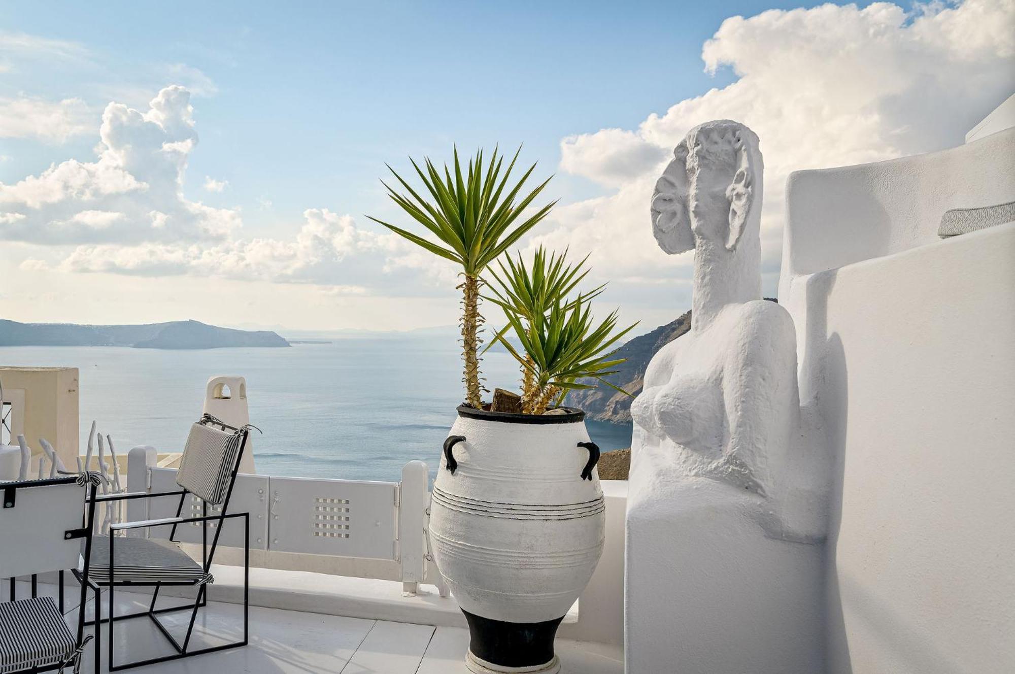 Elegant two-bedroom duplex Hot Tubs Private Pool & Caldera View