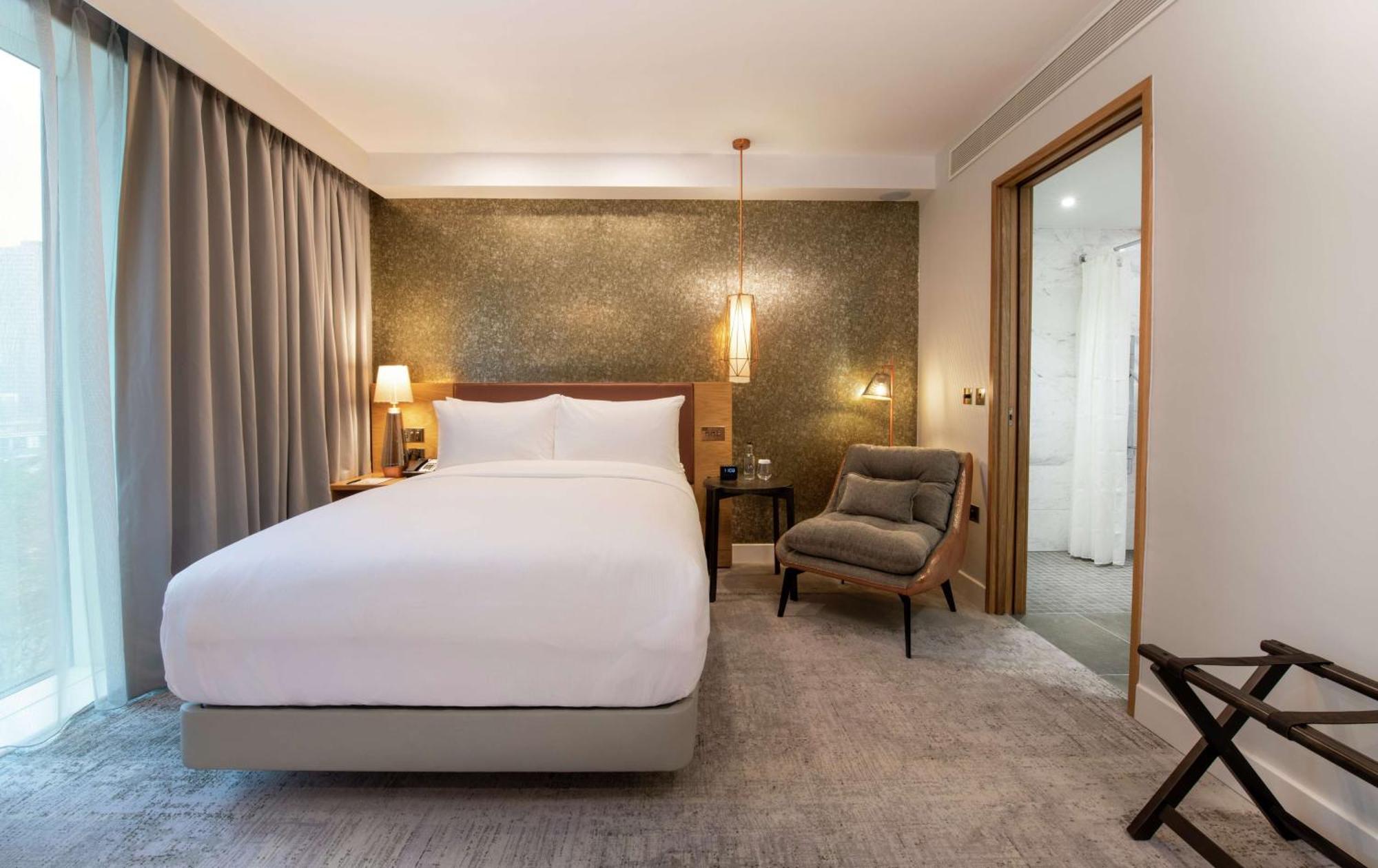 Queen Room Mobility Access