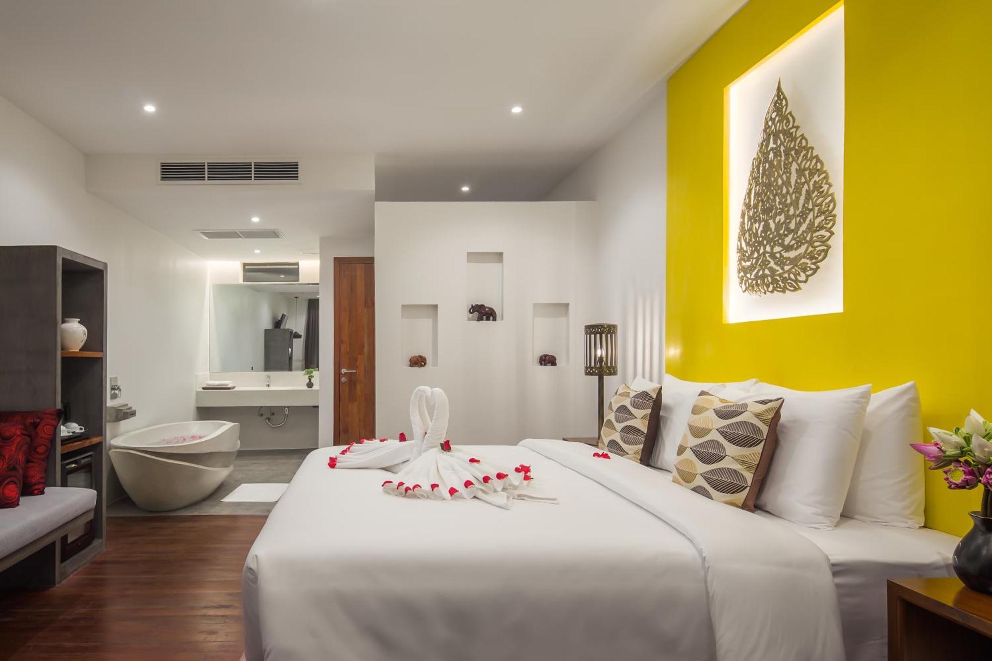 Palace Suite Room King Bed Pool View
