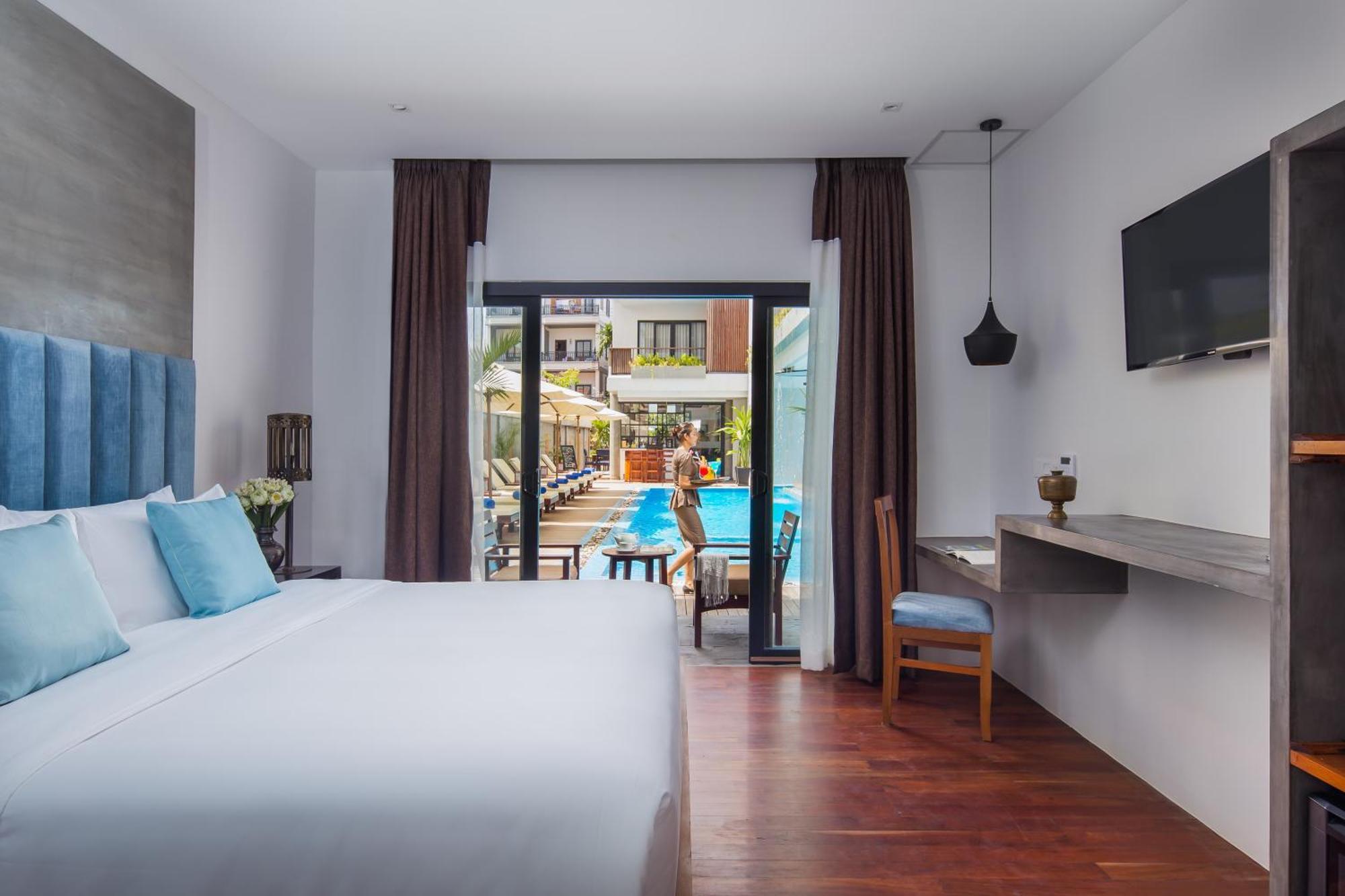 Executive Room King Bed Pool Access