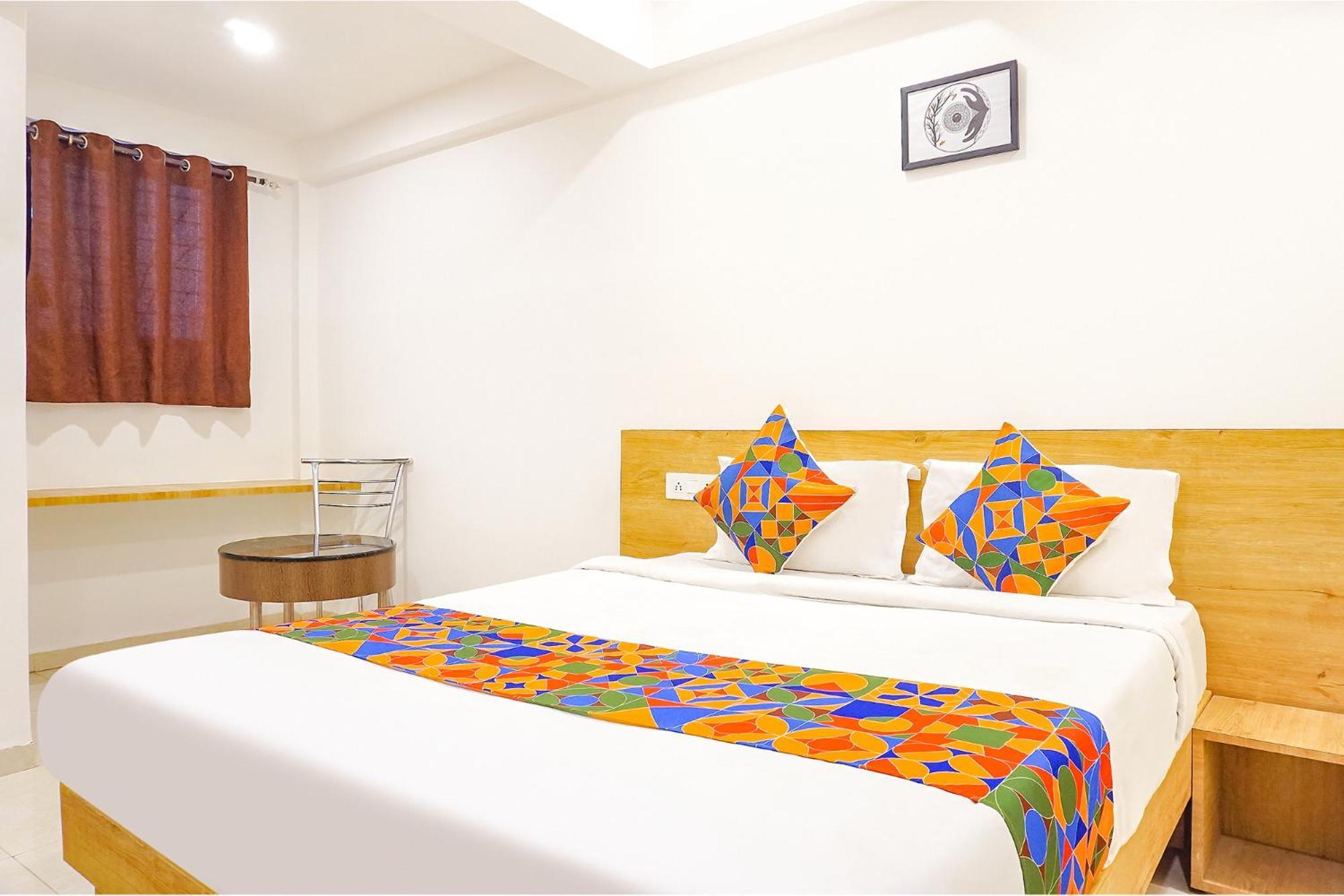 Deluxe Room,1581282923:JPEG