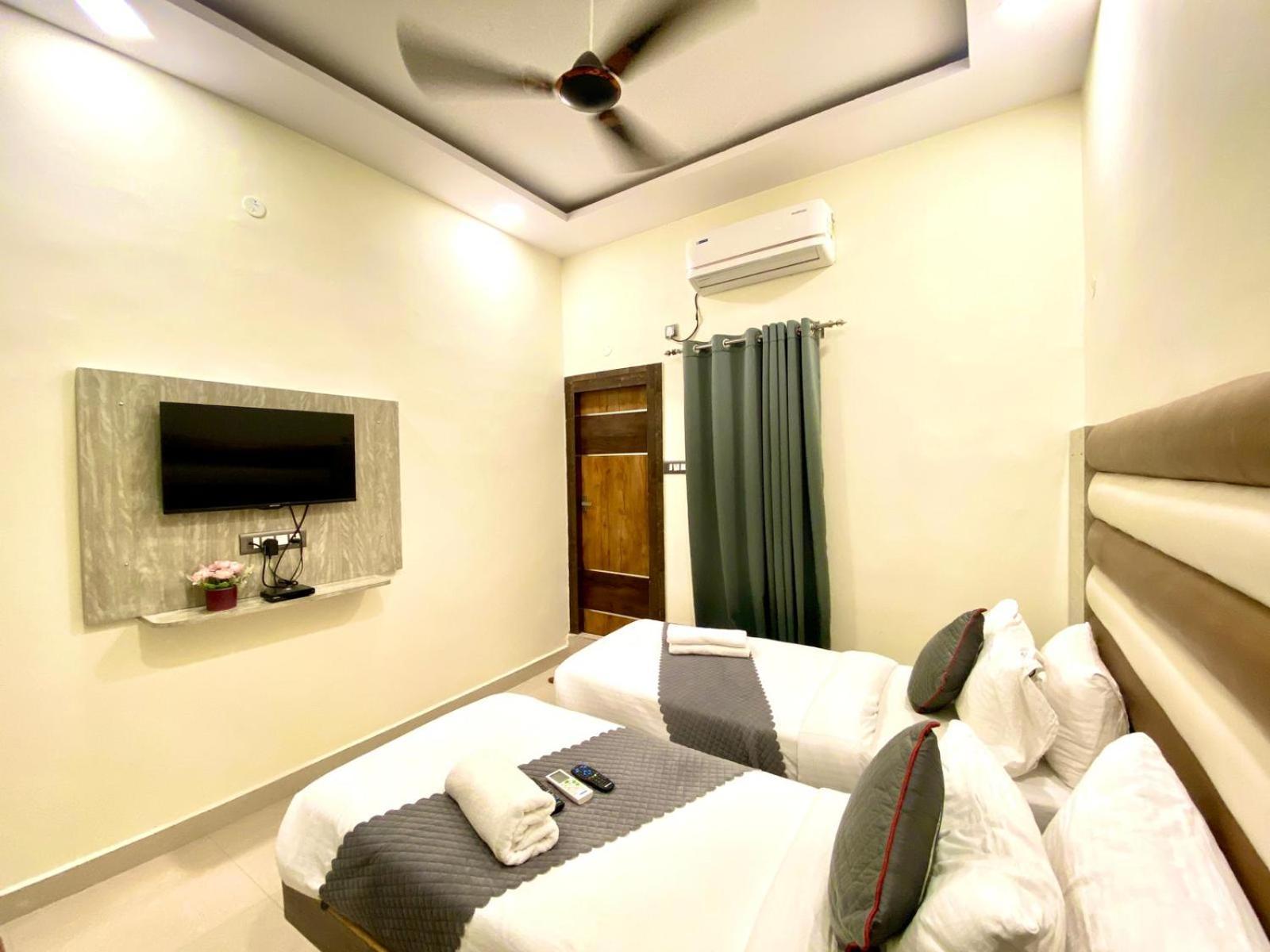 Deluxe Double Room (2 Adults + 1 Child)