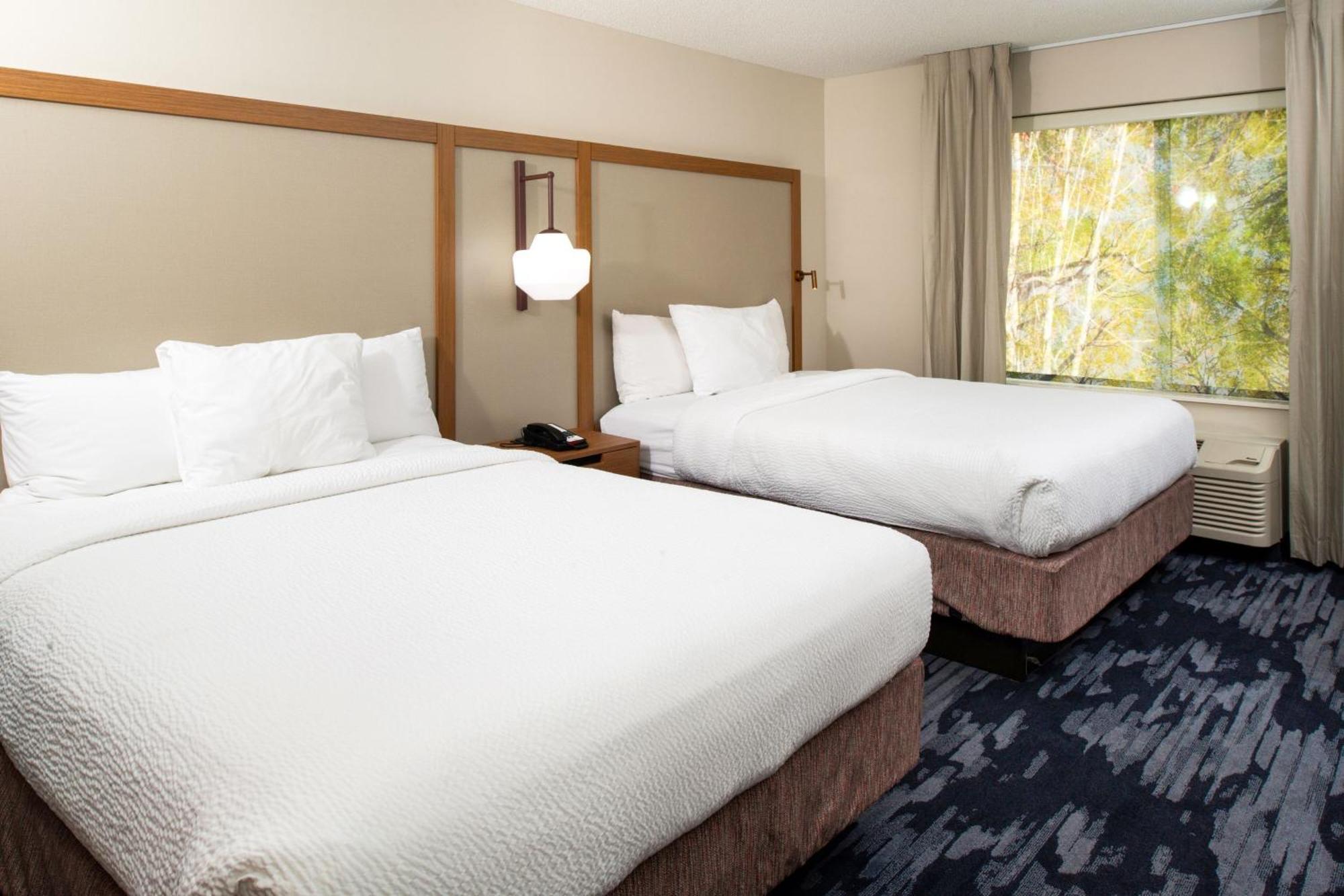 Queen Room with Two Queen Beds and Bathtub - Mobility Access/Hearing Accessible