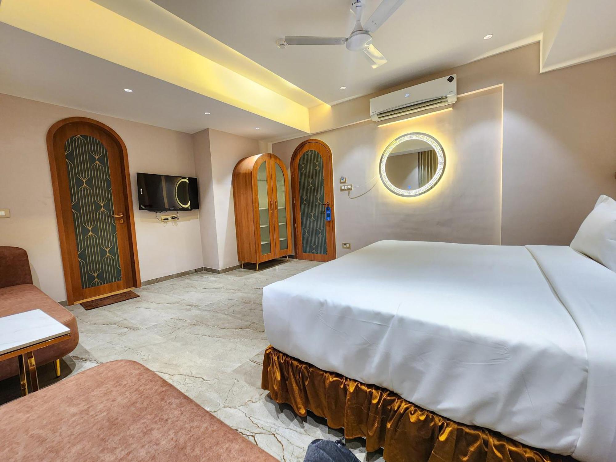 King Suite Spa Bath