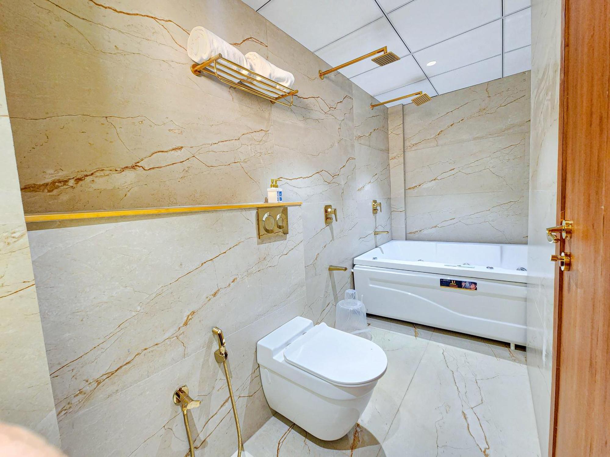 King Suite Spa Bath