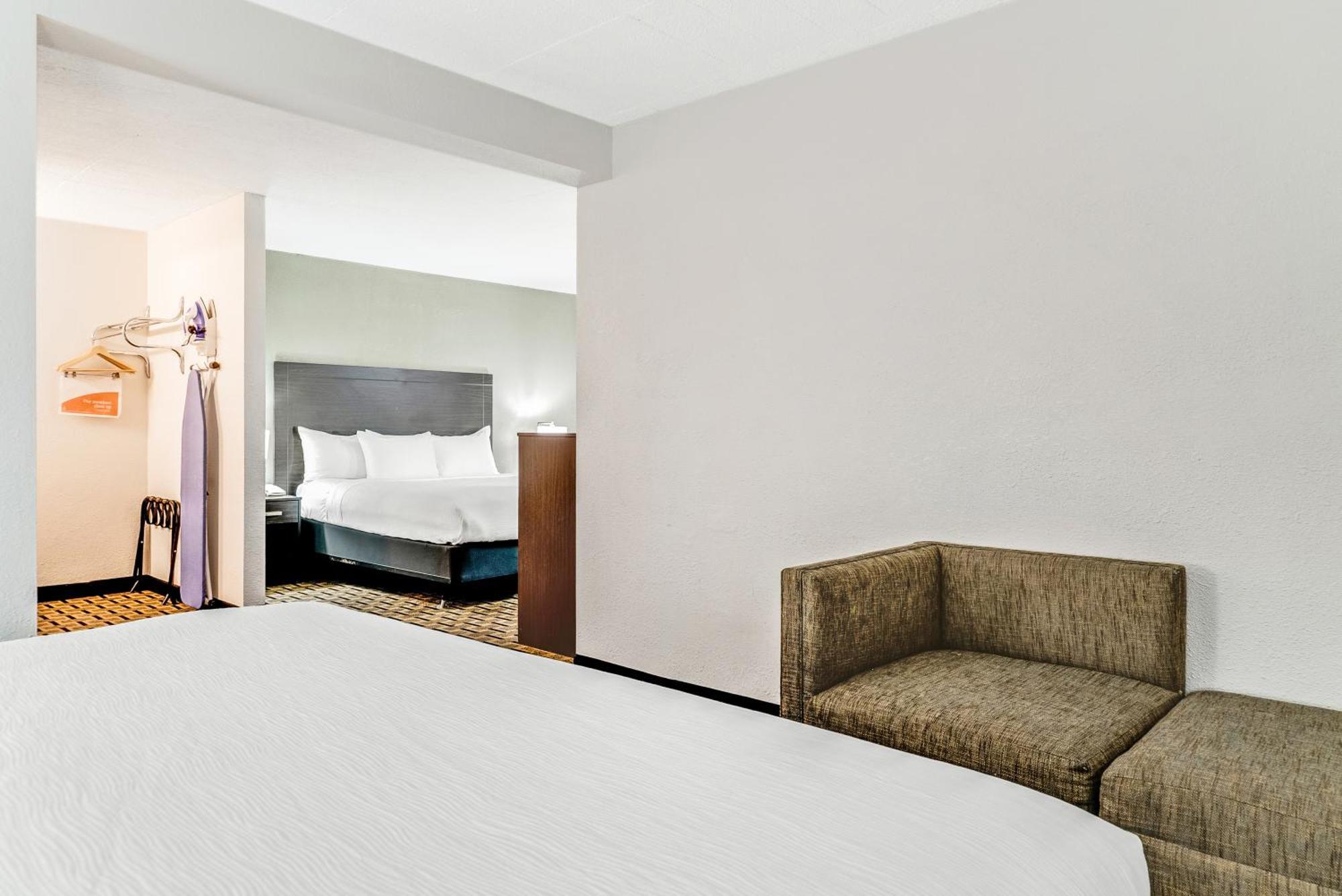 King Suite Two King Beds Non-Smoking