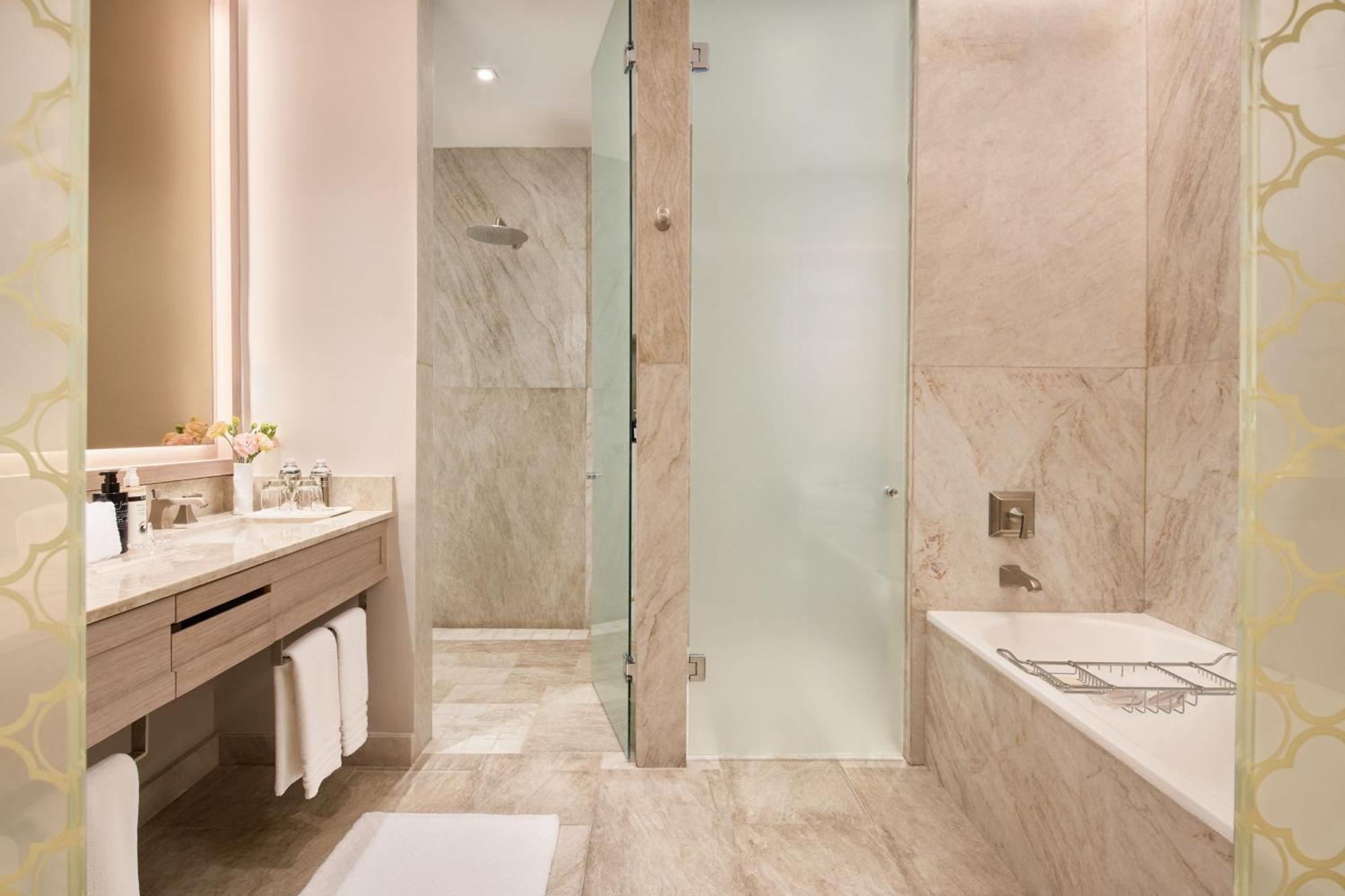 Executive King Suite Terrace Whirlpool Butler Service